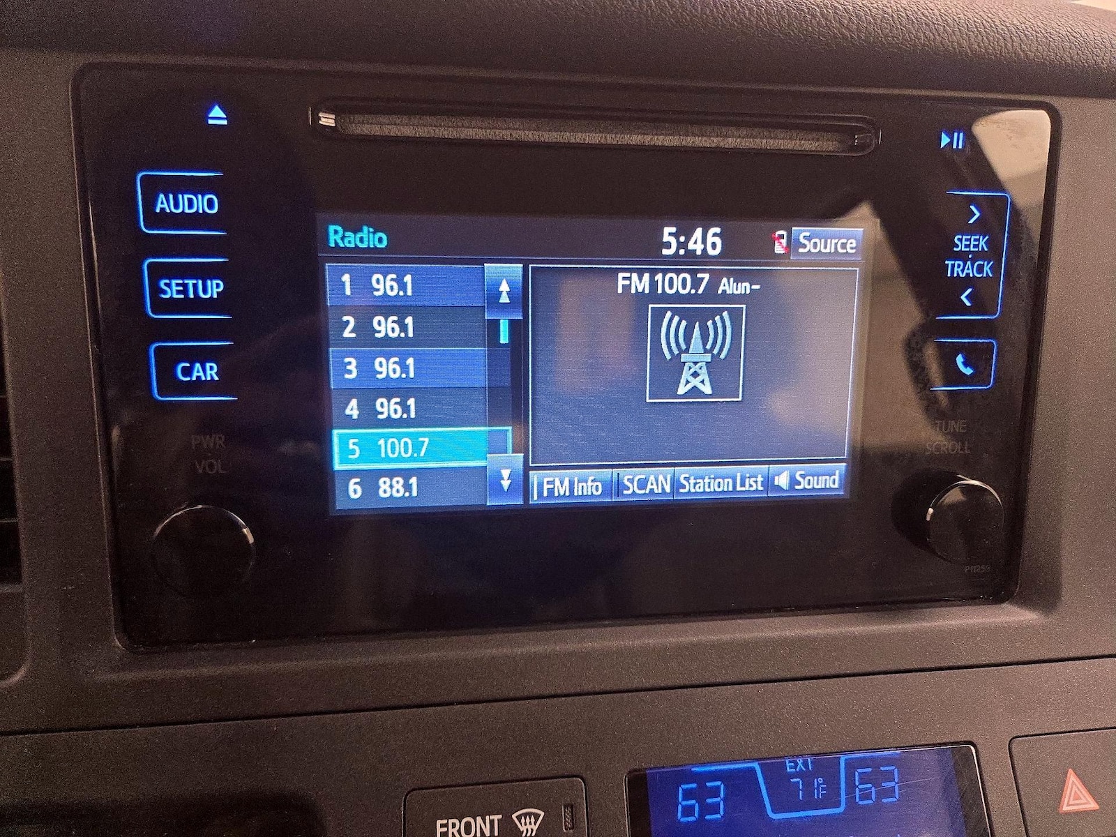 2017 Toyota Sienna L - Photo 16