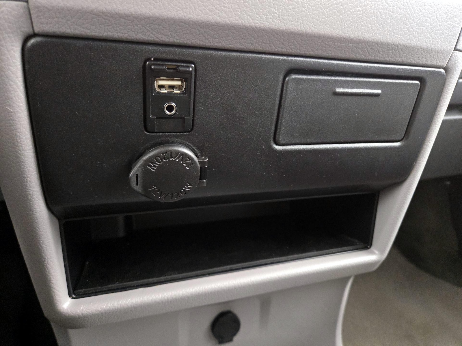2017 Toyota Sienna L - Photo 19