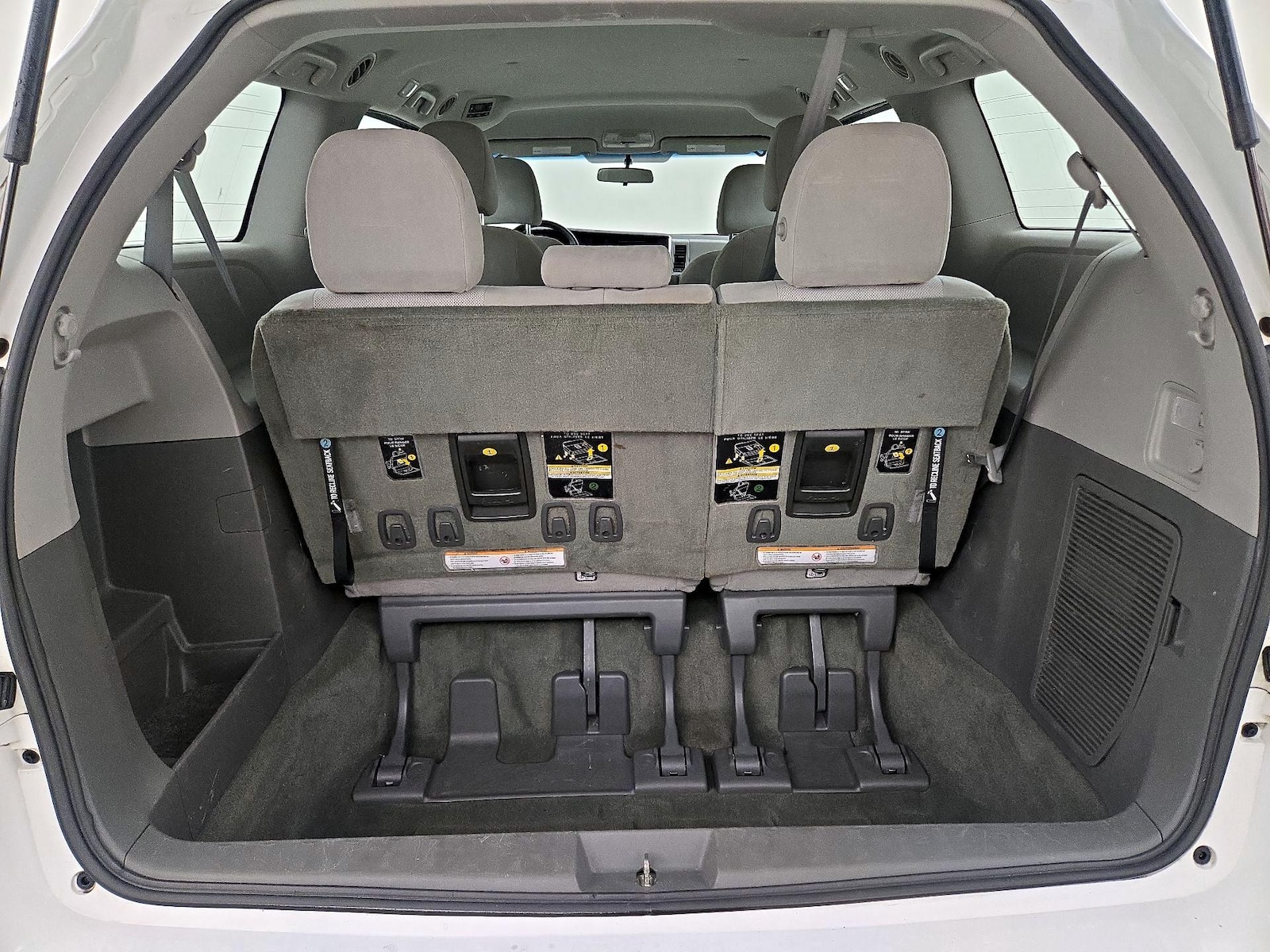 2017 Toyota Sienna L - Photo 22