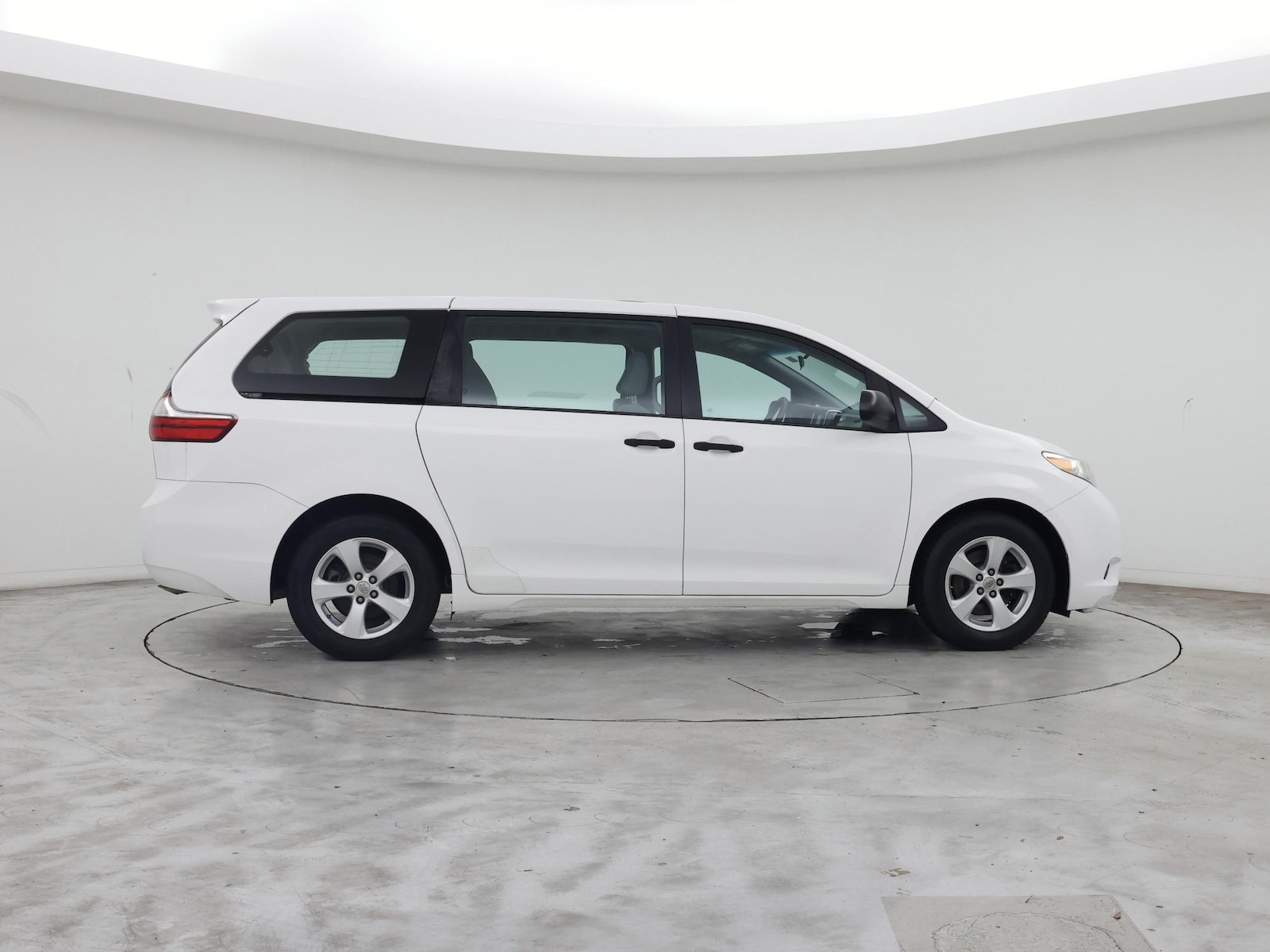 2017 Toyota Sienna L - Photo 8