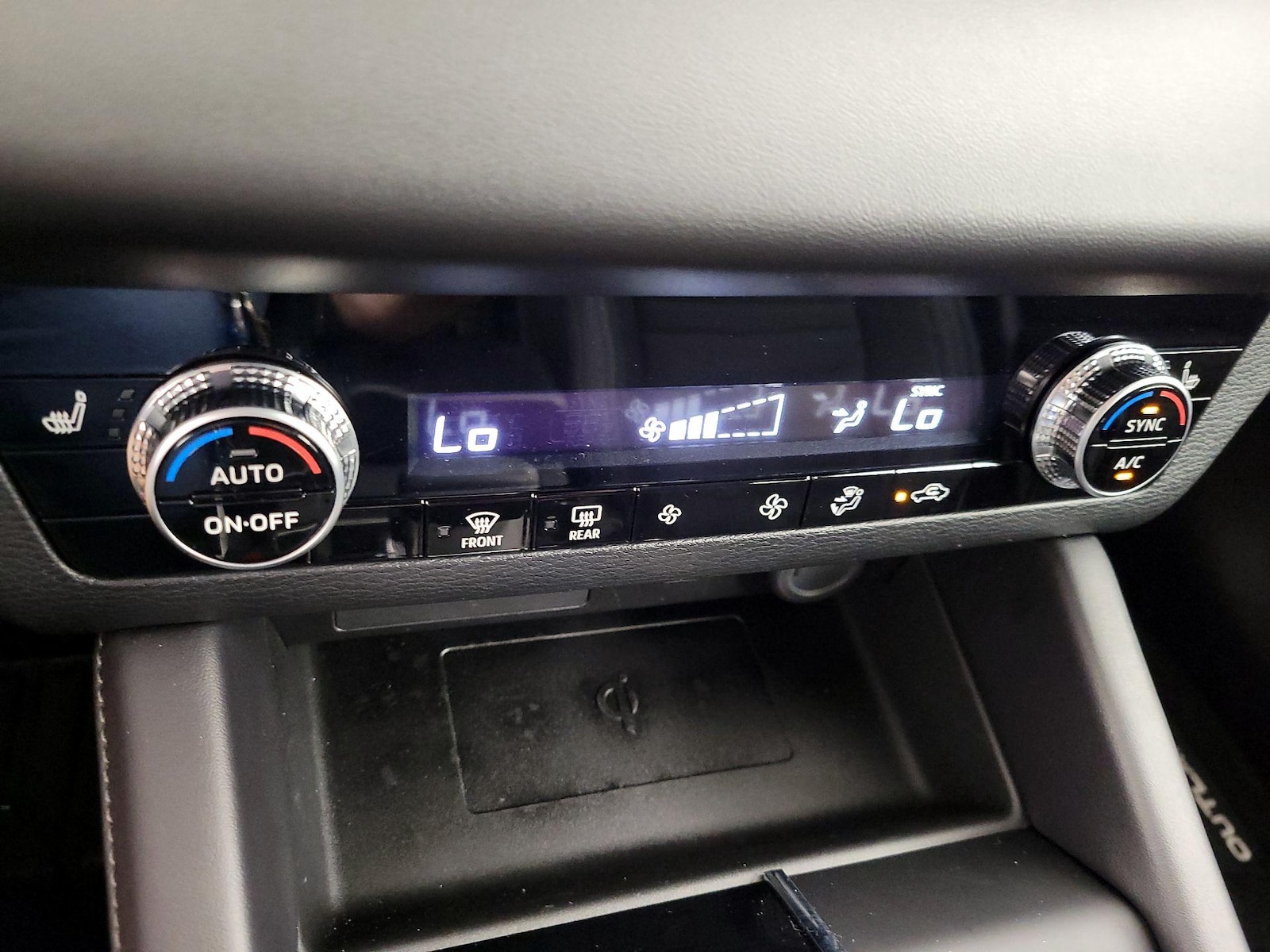 2024 Mitsubishi Outlander SE - Photo 18