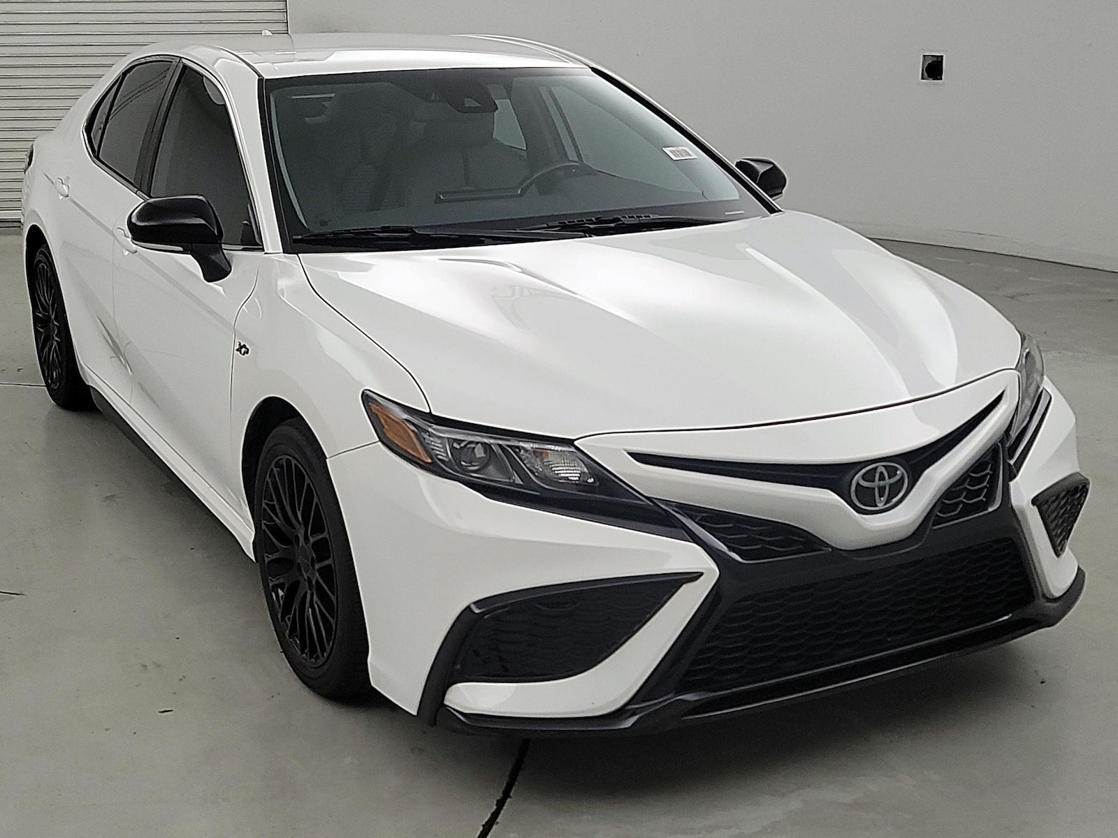 2023 Toyota Camry SE - Photo 2