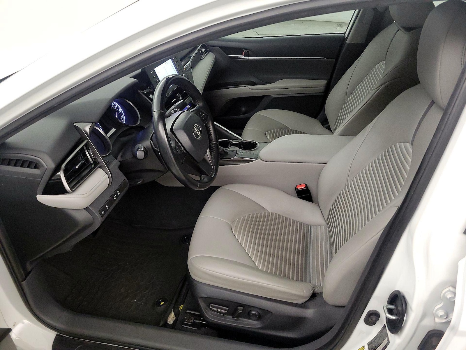 2023 Toyota Camry SE - Photo 11