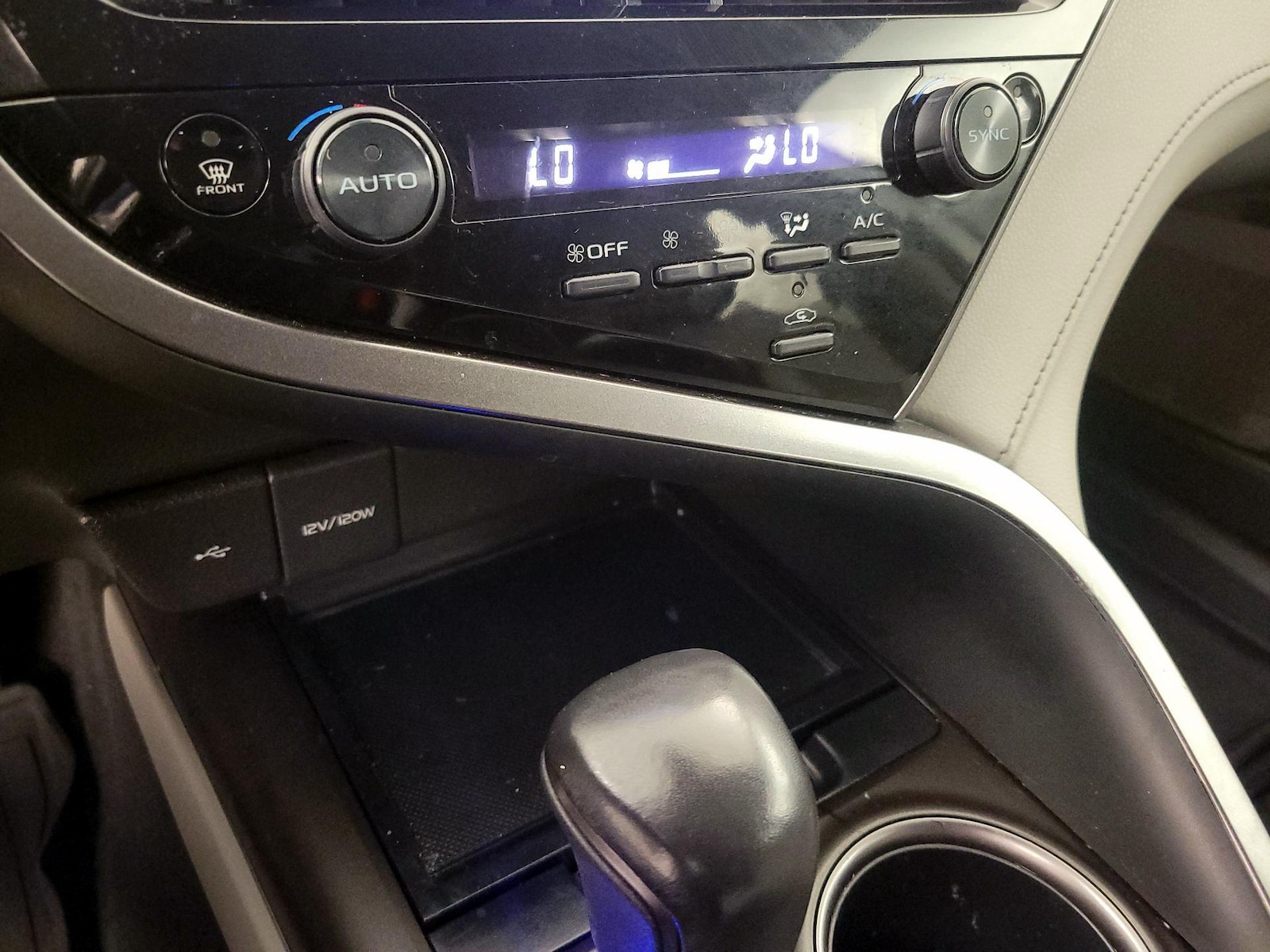 2023 Toyota Camry SE - Photo 16