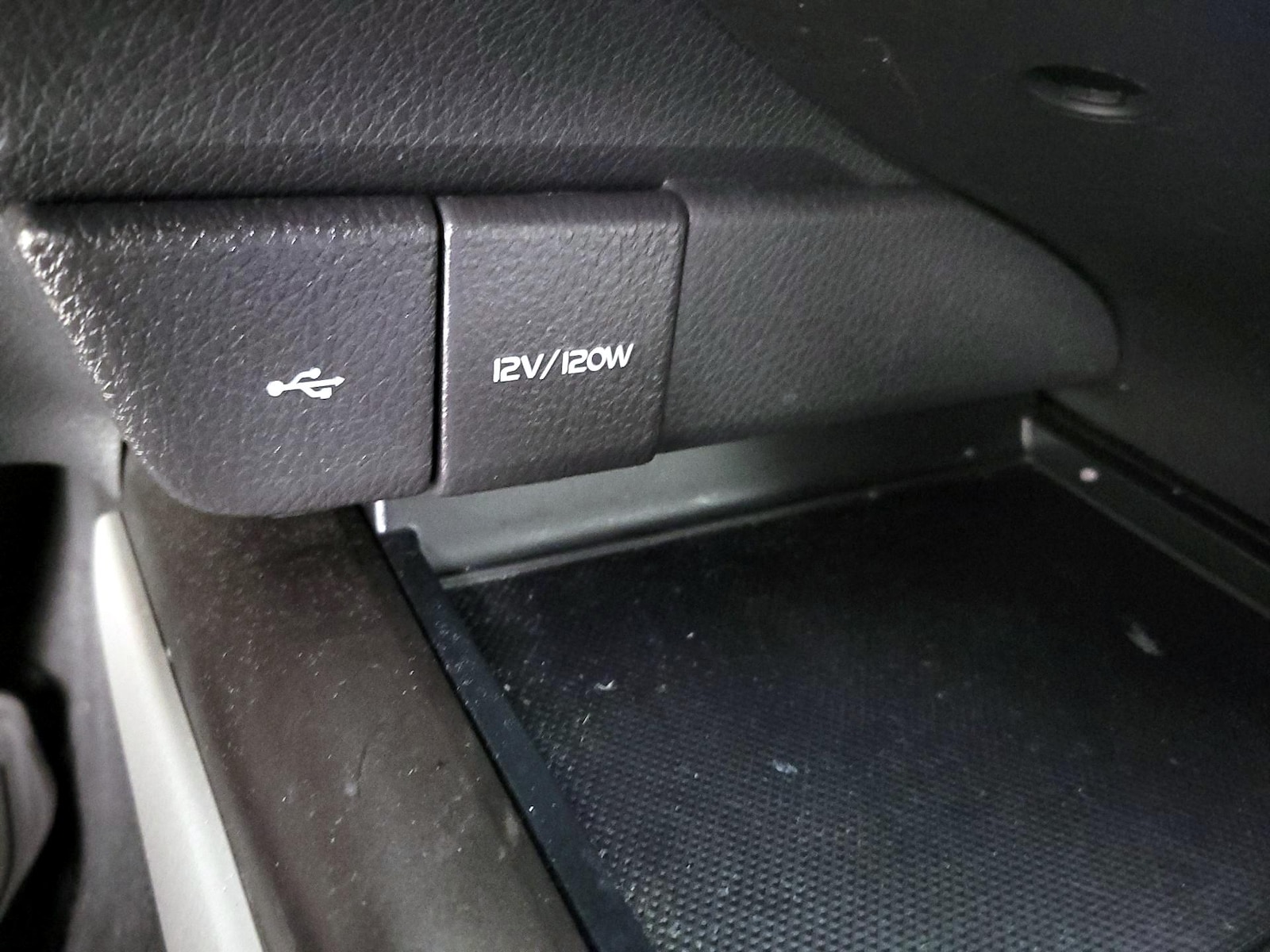 2023 Toyota Camry SE - Photo 18