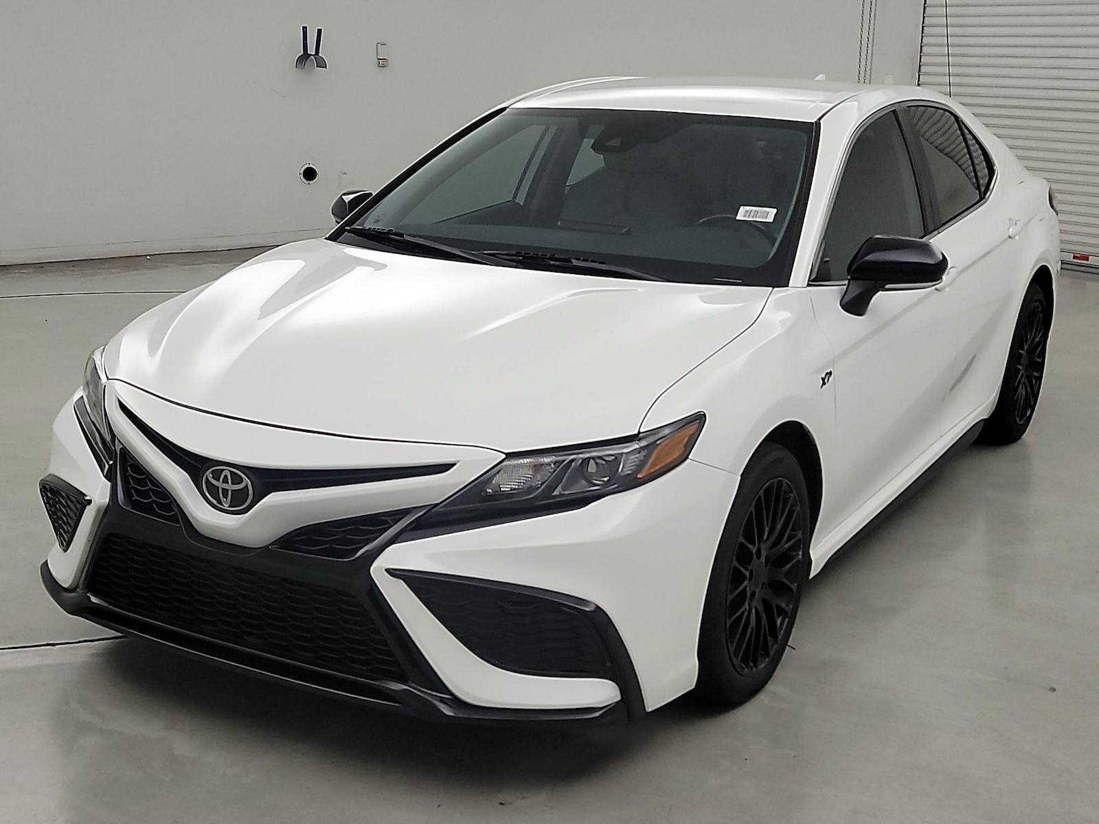 2023 Toyota Camry SE - Photo 4