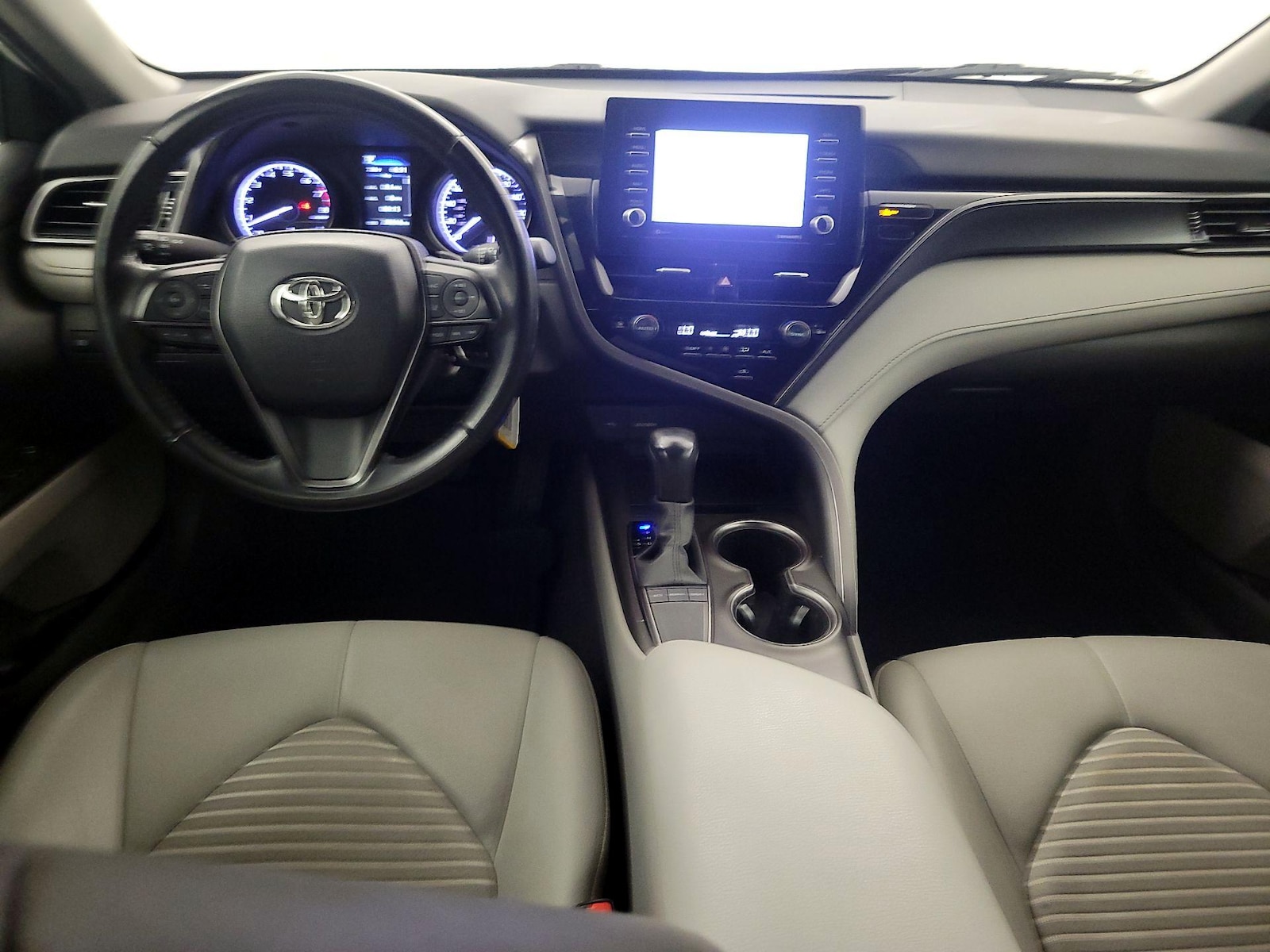 2023 Toyota Camry SE - Photo 9