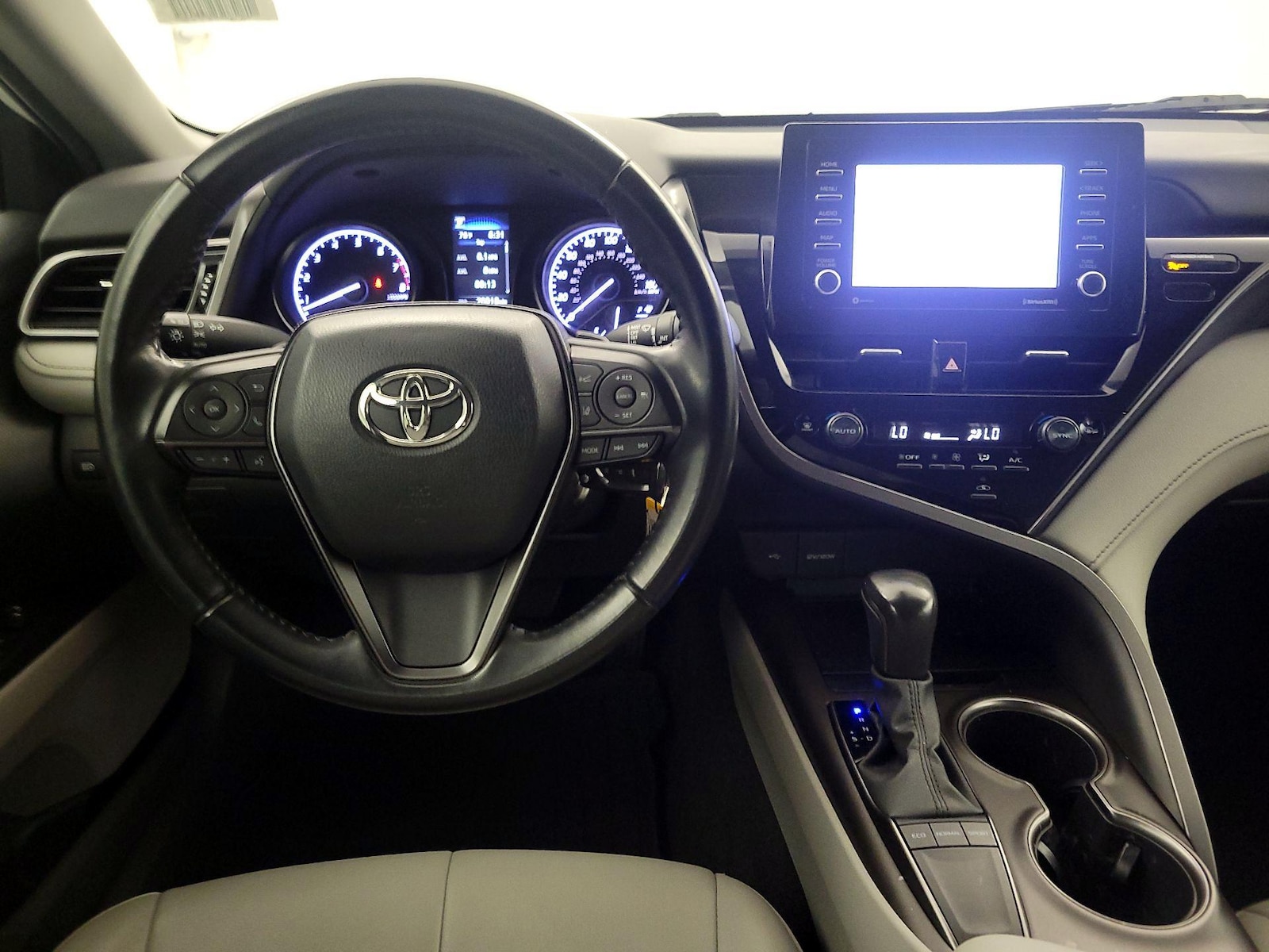 2023 Toyota Camry SE - Photo 10