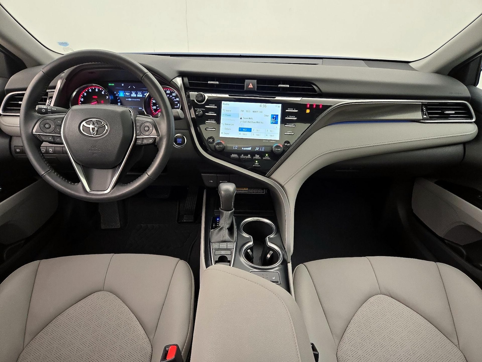 2020 Toyota Camry XSE - Photo 10