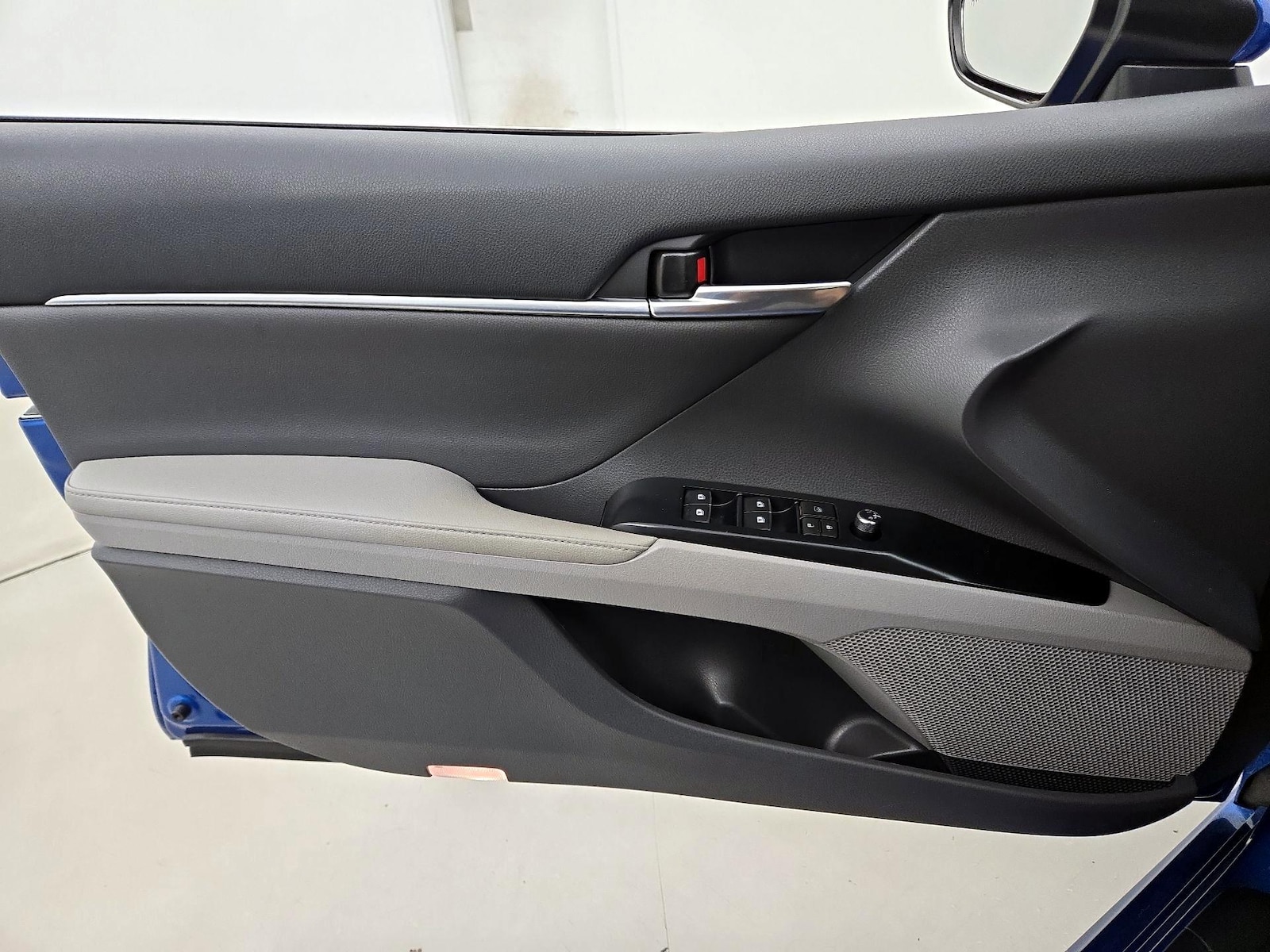 2020 Toyota Camry XSE - Photo 13