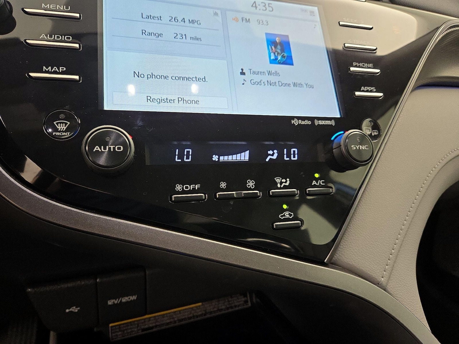 2020 Toyota Camry XSE - Photo 17