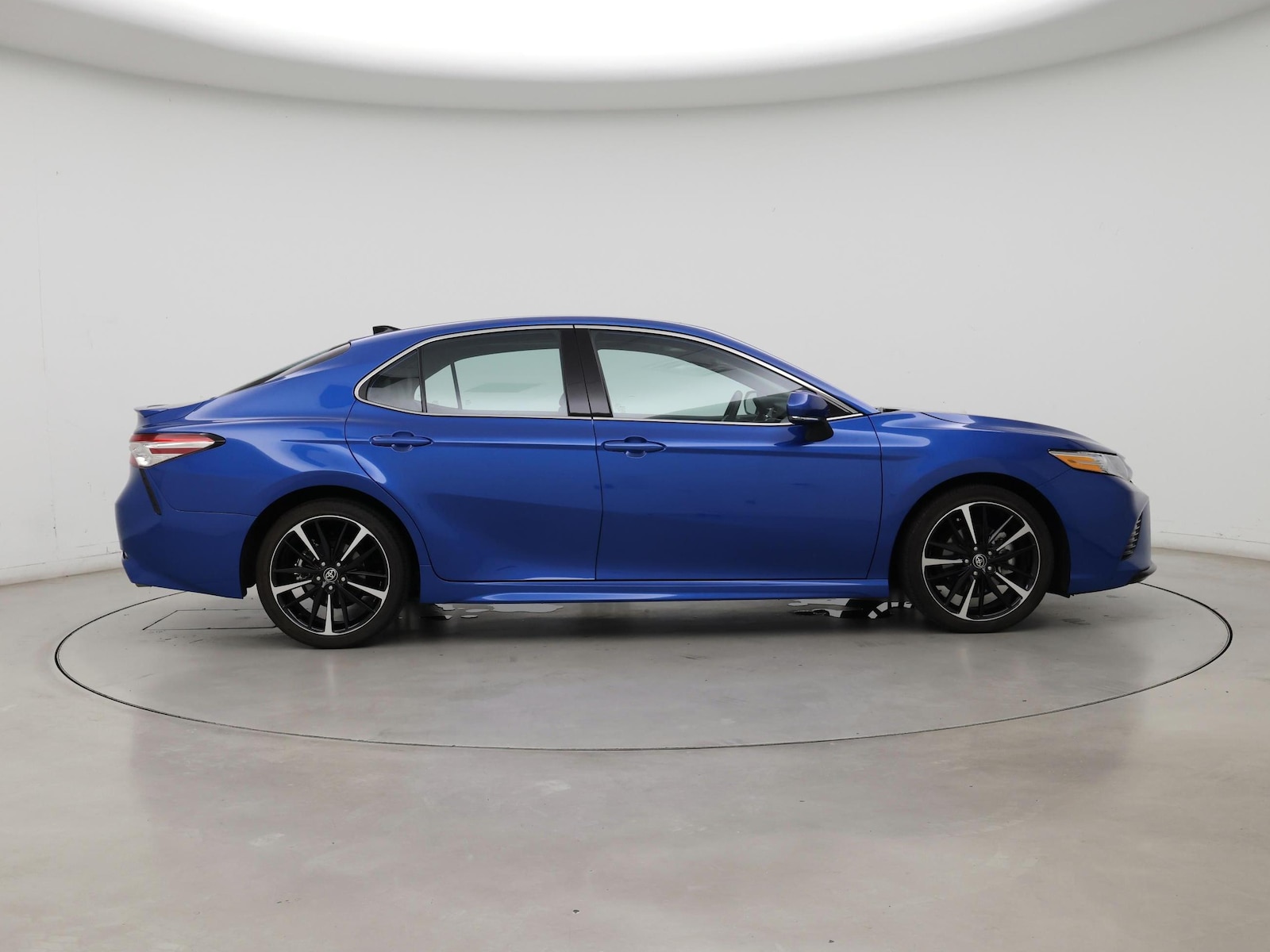 2020 Toyota Camry XSE - Photo 8