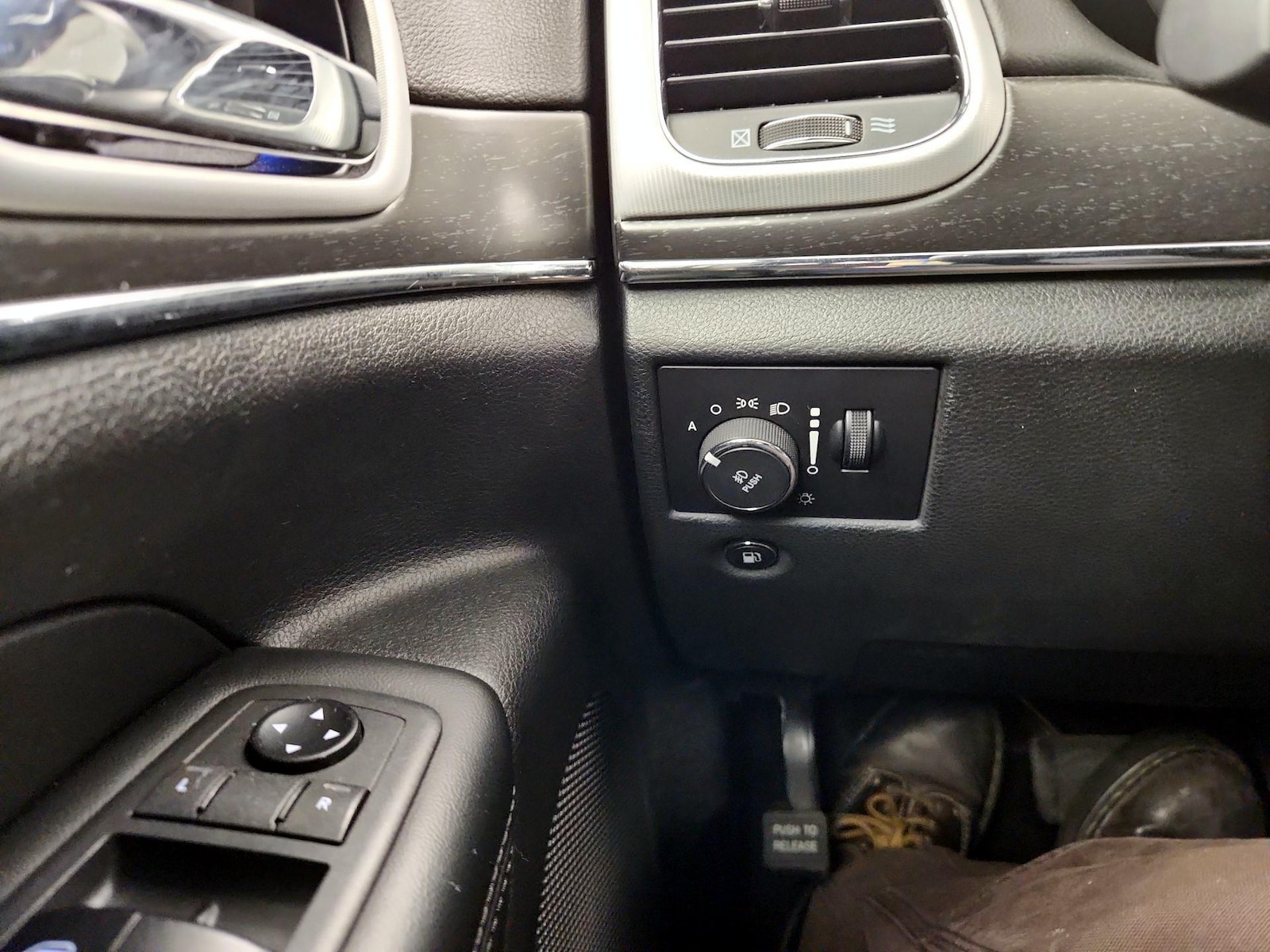 2018 Jeep Grand Cherokee Limited Sterling Edition - Photo 12