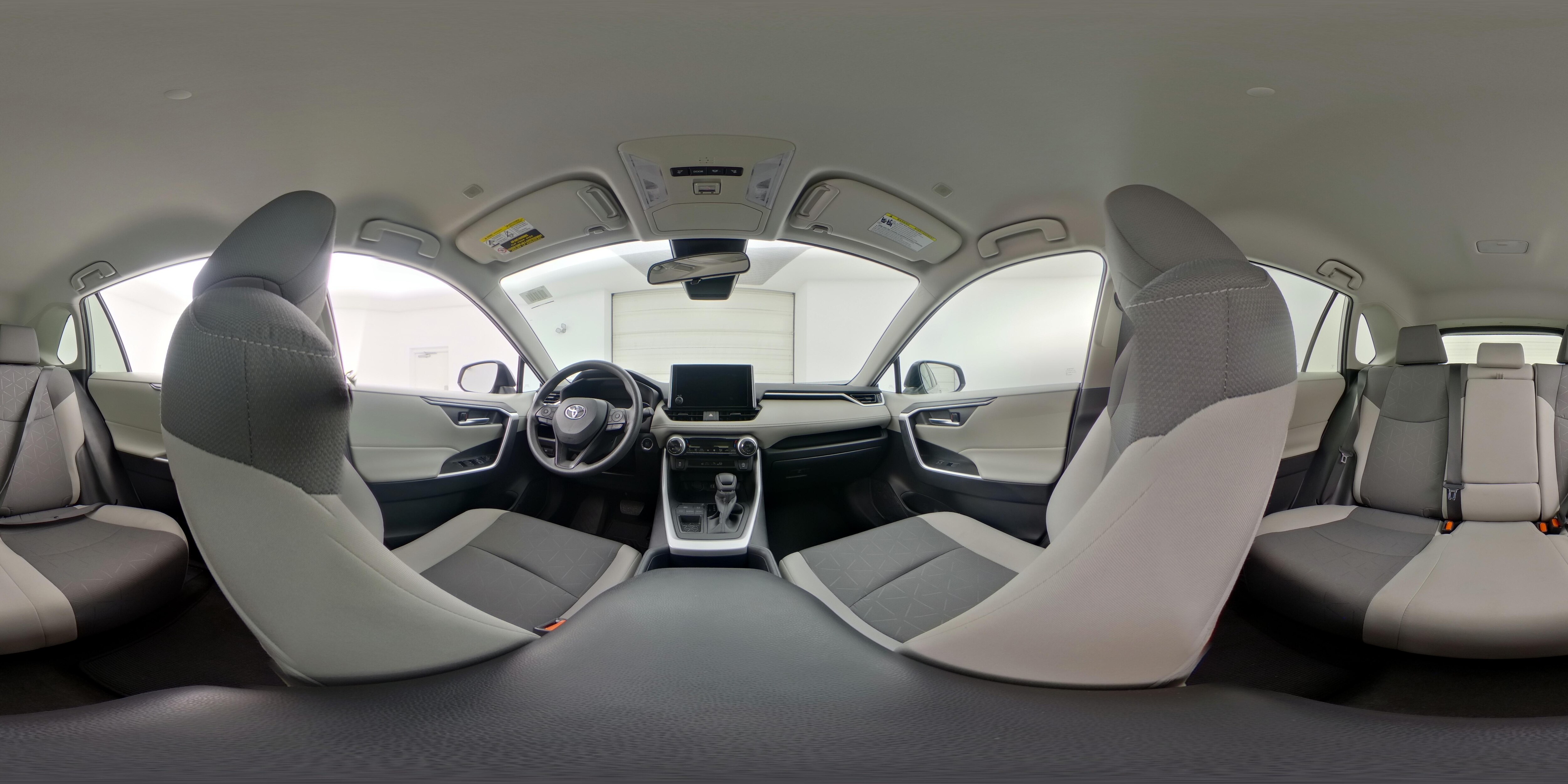 2025 Toyota RAV4 XLE - Photo 24