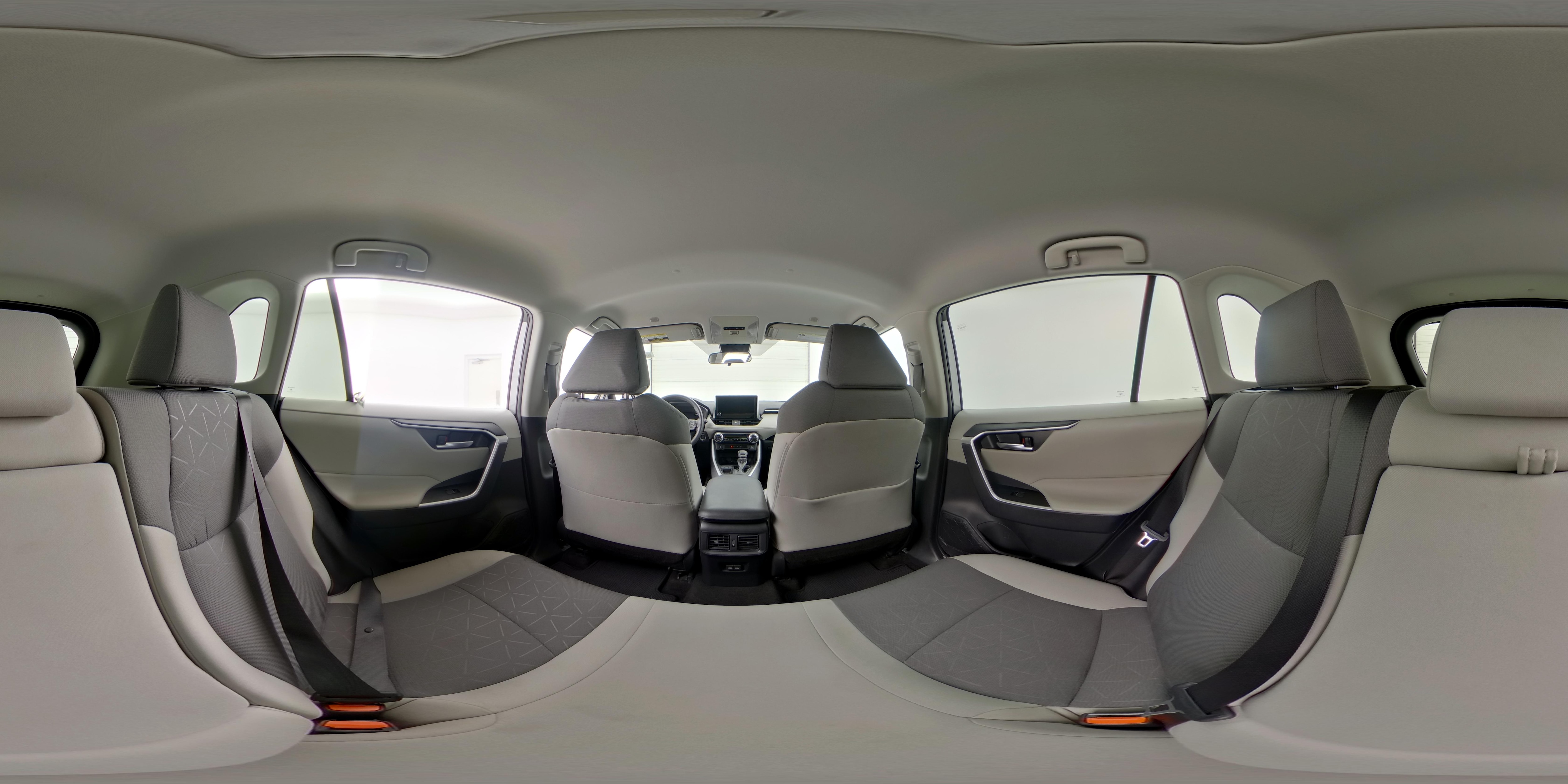 2025 Toyota RAV4 XLE - Photo 25