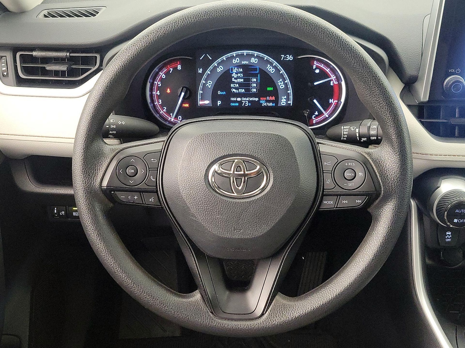 2025 Toyota RAV4 XLE - Photo 11