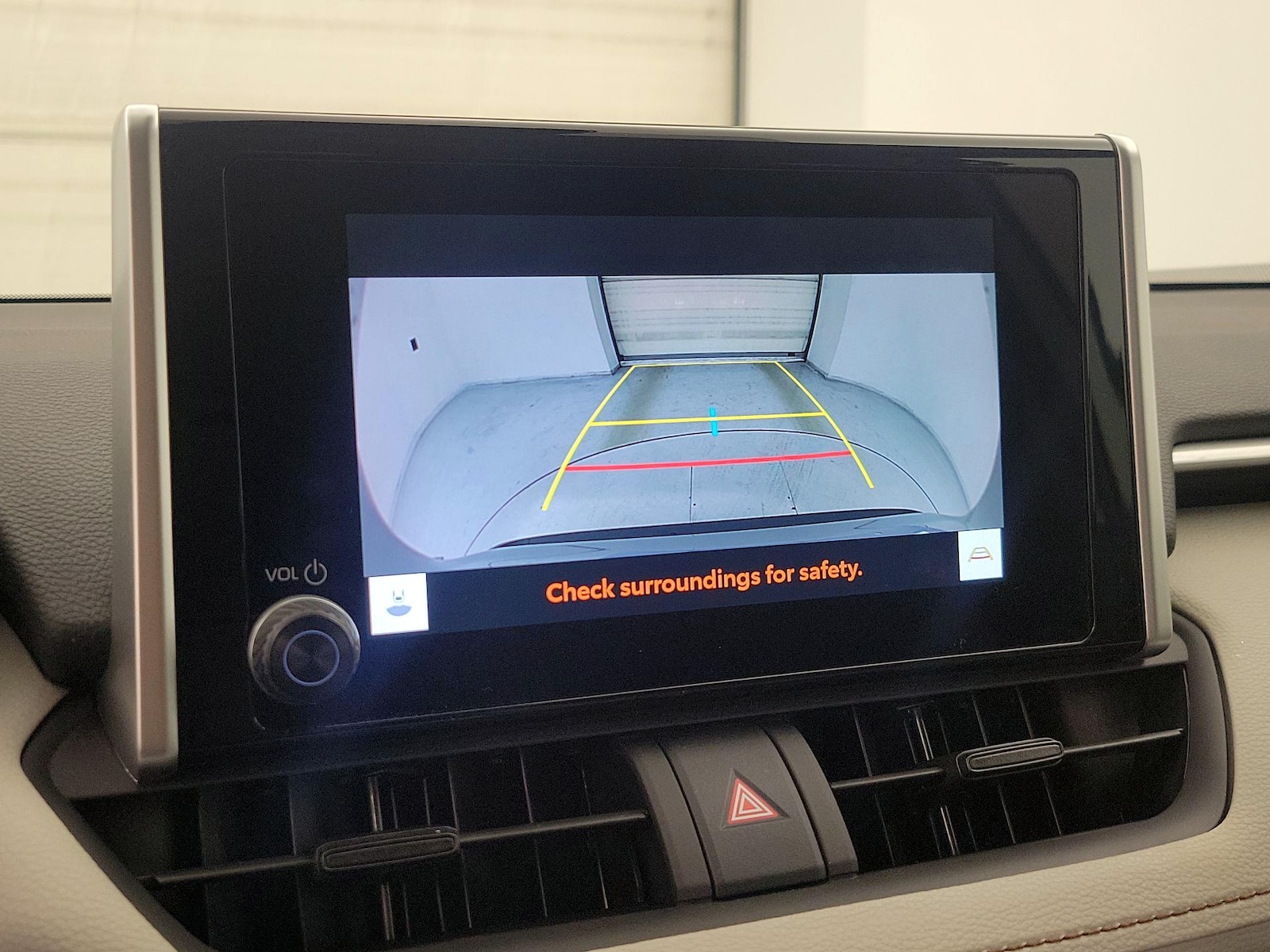 2025 Toyota RAV4 XLE - Photo 15