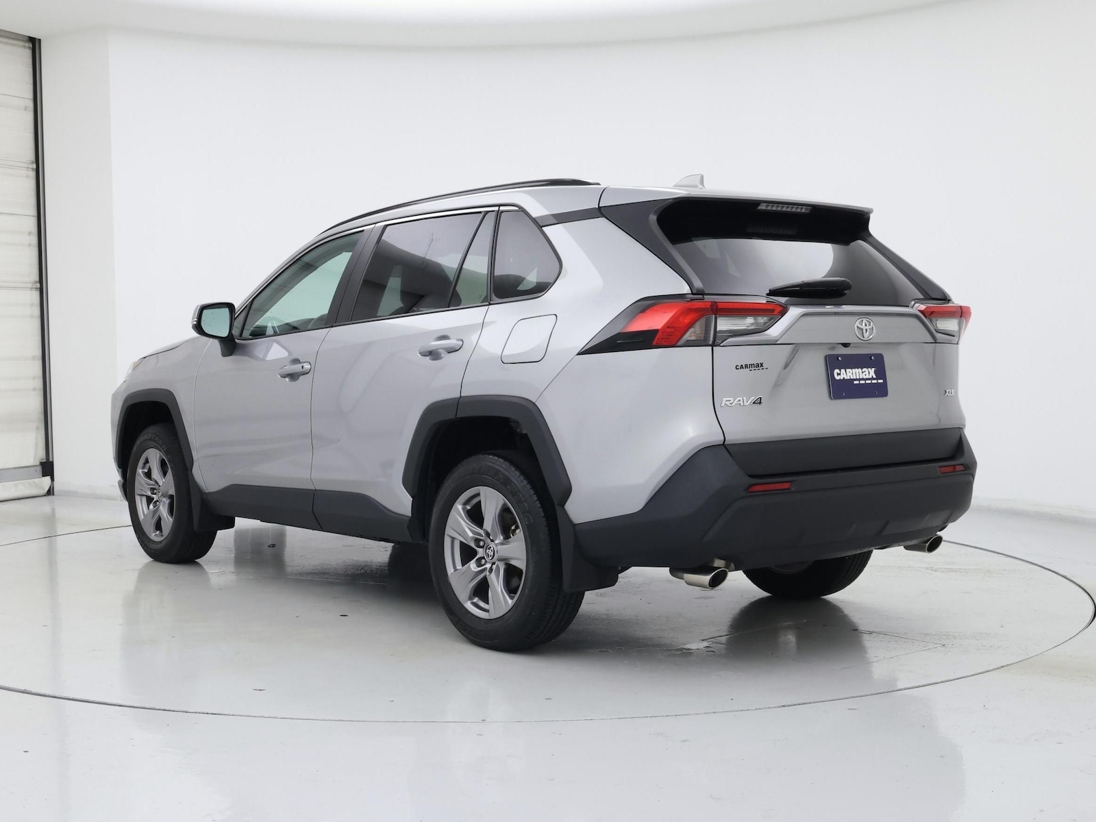 2025 Toyota RAV4 XLE - Photo 3