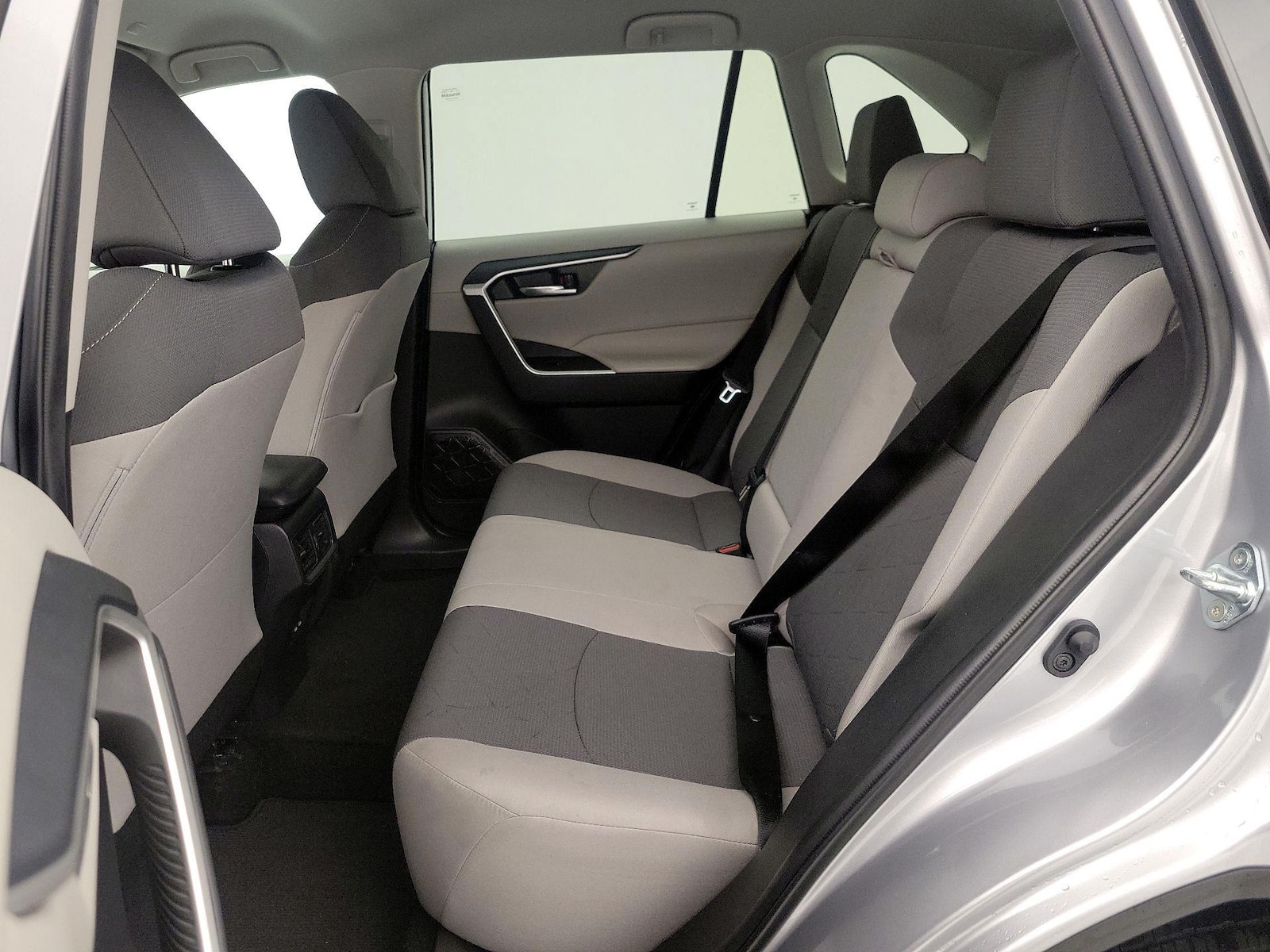 2025 Toyota RAV4 XLE - Photo 20