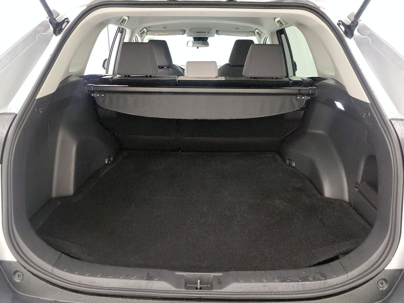 2025 Toyota RAV4 XLE - Photo 21