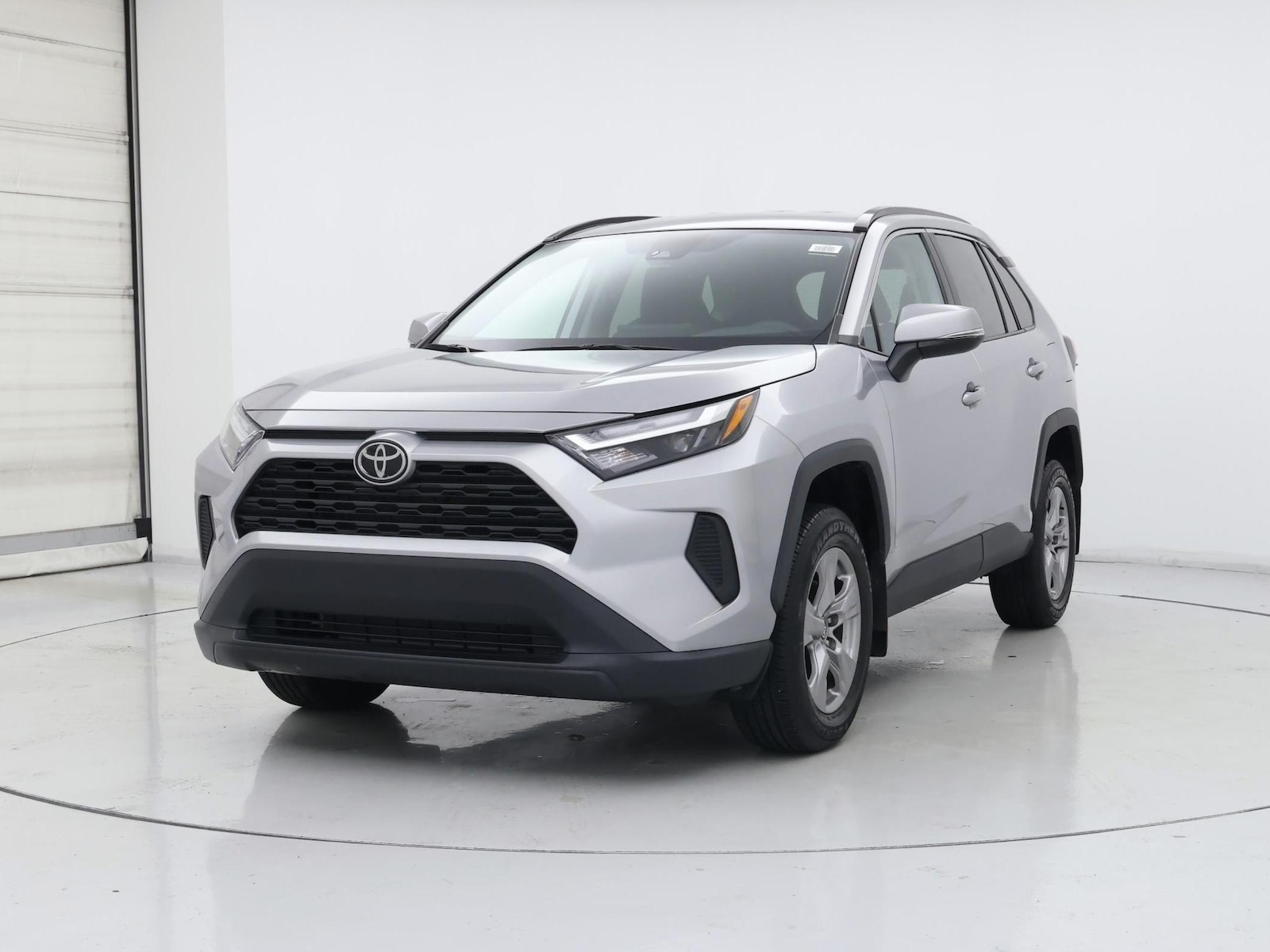 2025 Toyota RAV4 XLE - Photo 5