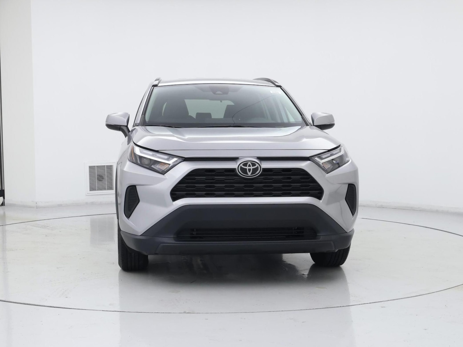2025 Toyota RAV4 XLE - Photo 6