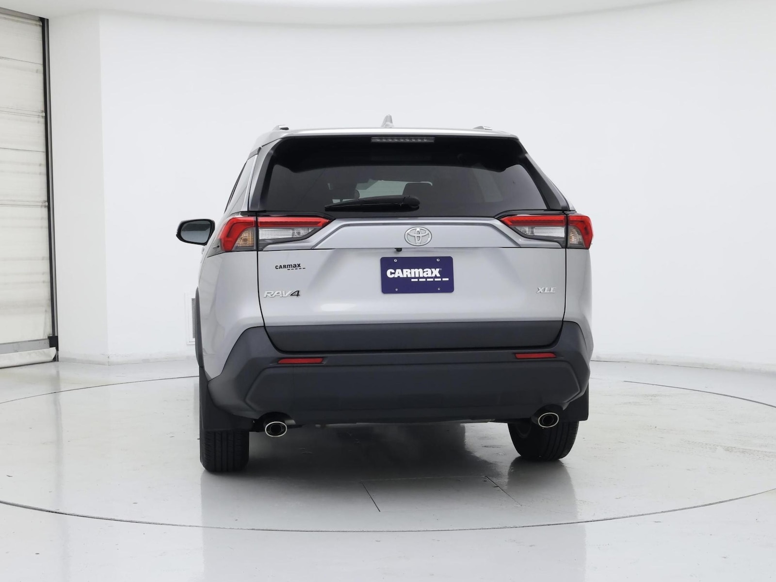 2025 Toyota RAV4 XLE - Photo 7