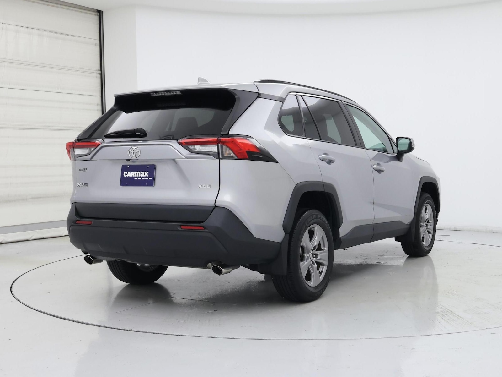 2025 Toyota RAV4 XLE - Photo 9