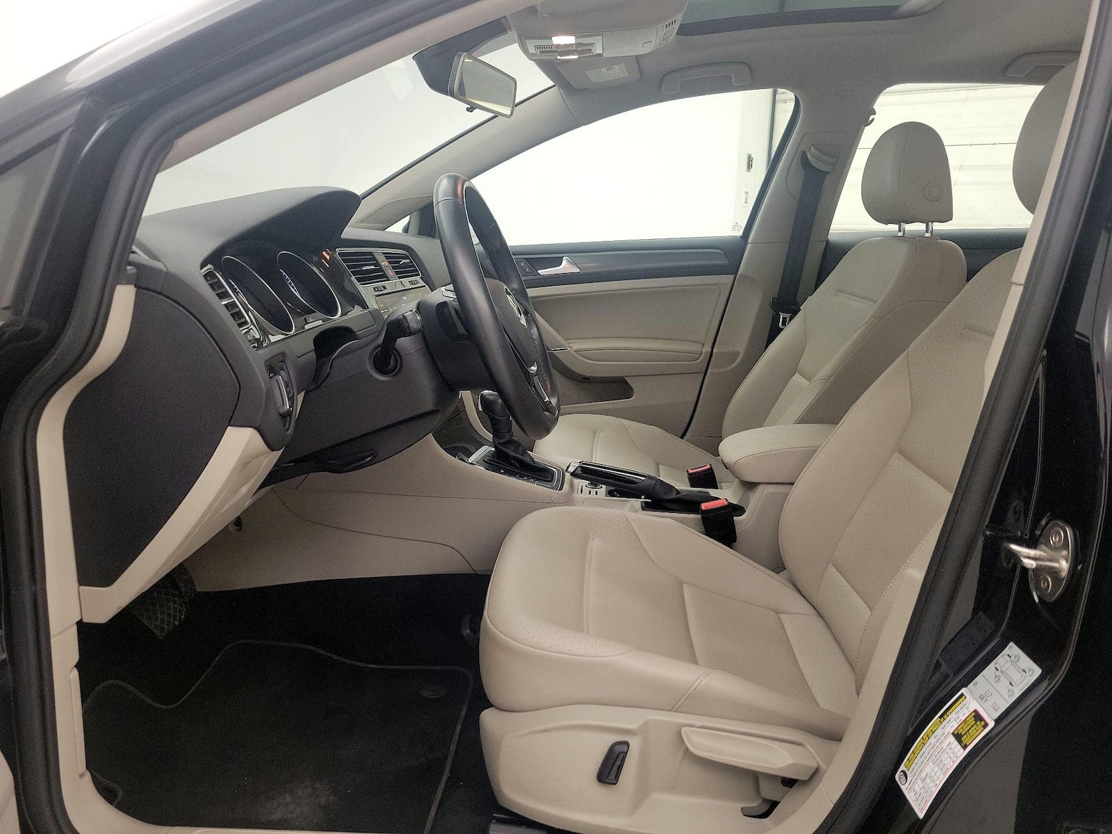 2019 Volkswagen Golf SE - Photo 12