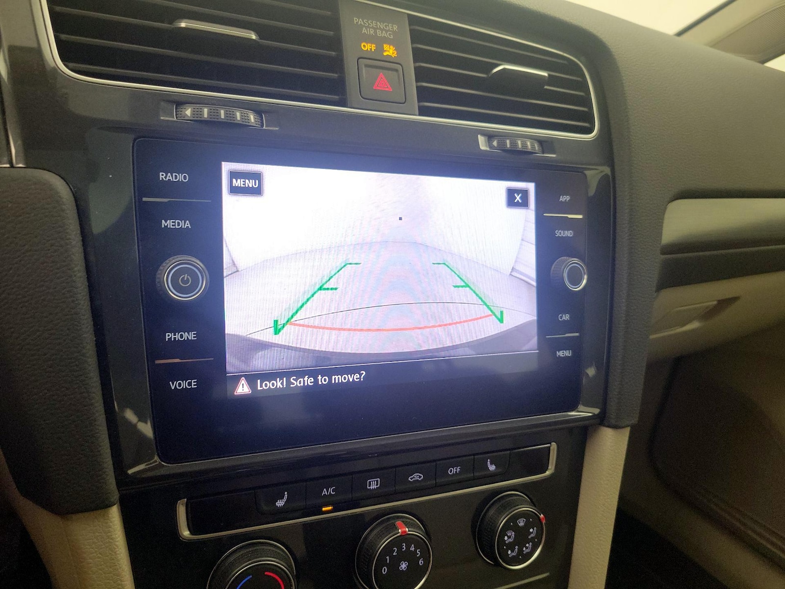 2019 Volkswagen Golf SE - Photo 15
