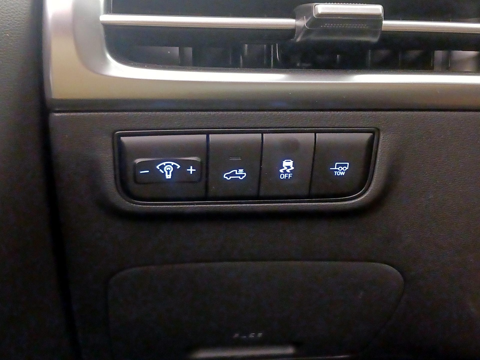 2025 Hyundai Santa Cruz Limited - Photo 14