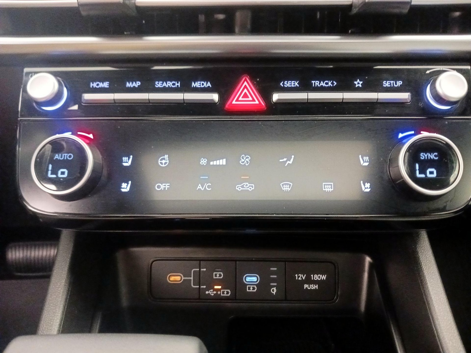 2025 Hyundai Santa Cruz Limited - Photo 18