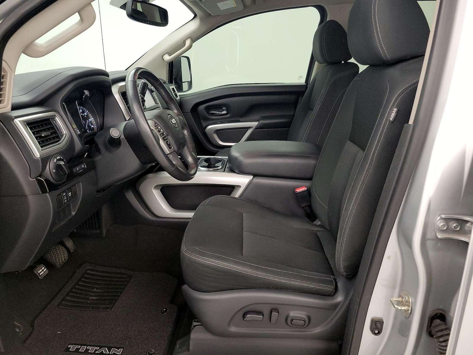2018 Nissan Titan XD SV - Photo 12