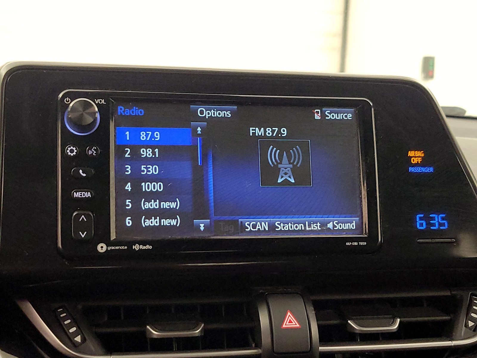 2018 Toyota C-HR XLE Premium - Photo 16
