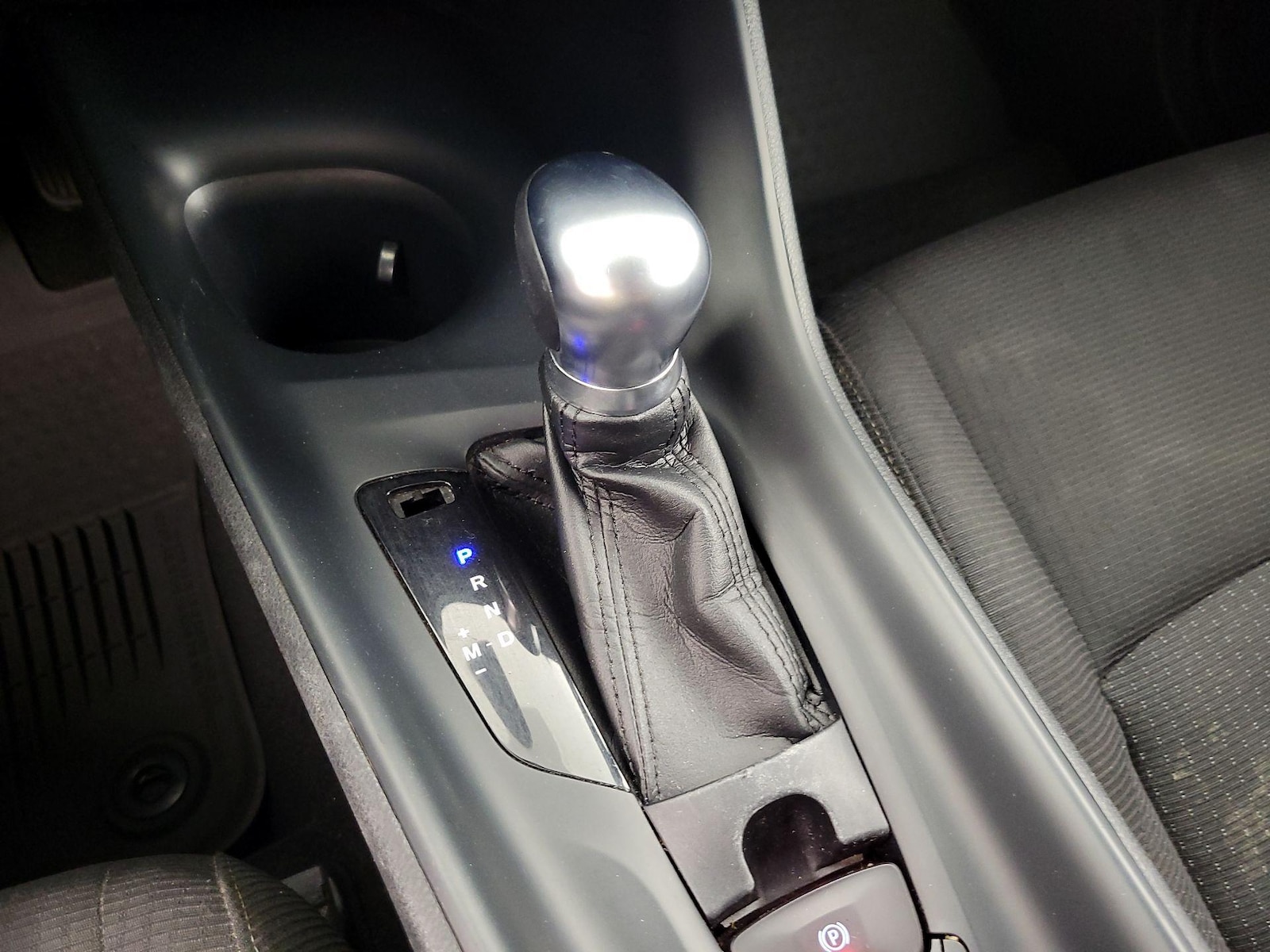 2018 Toyota C-HR XLE Premium - Photo 18