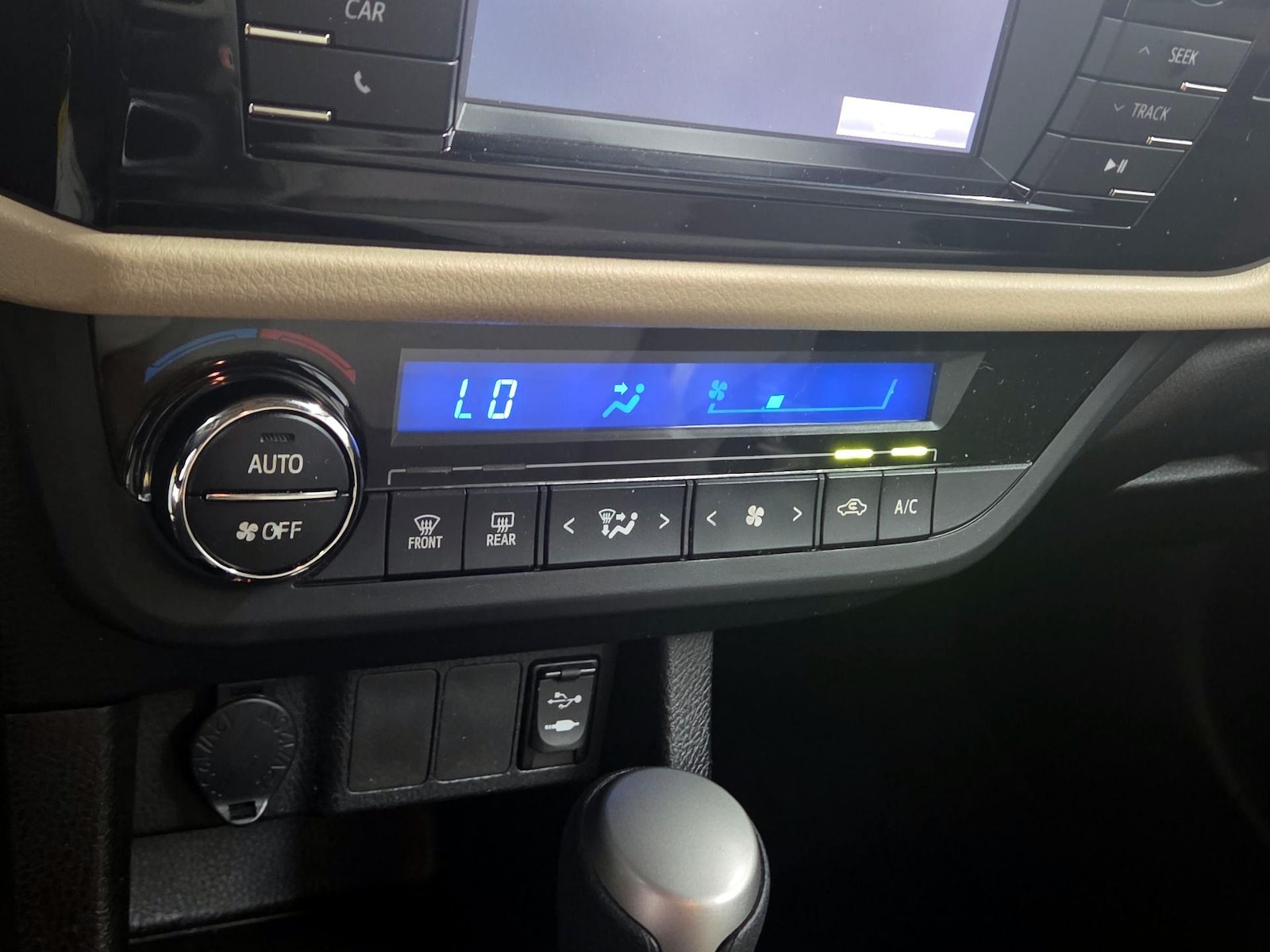 2014 Toyota Corolla LE - Photo 16