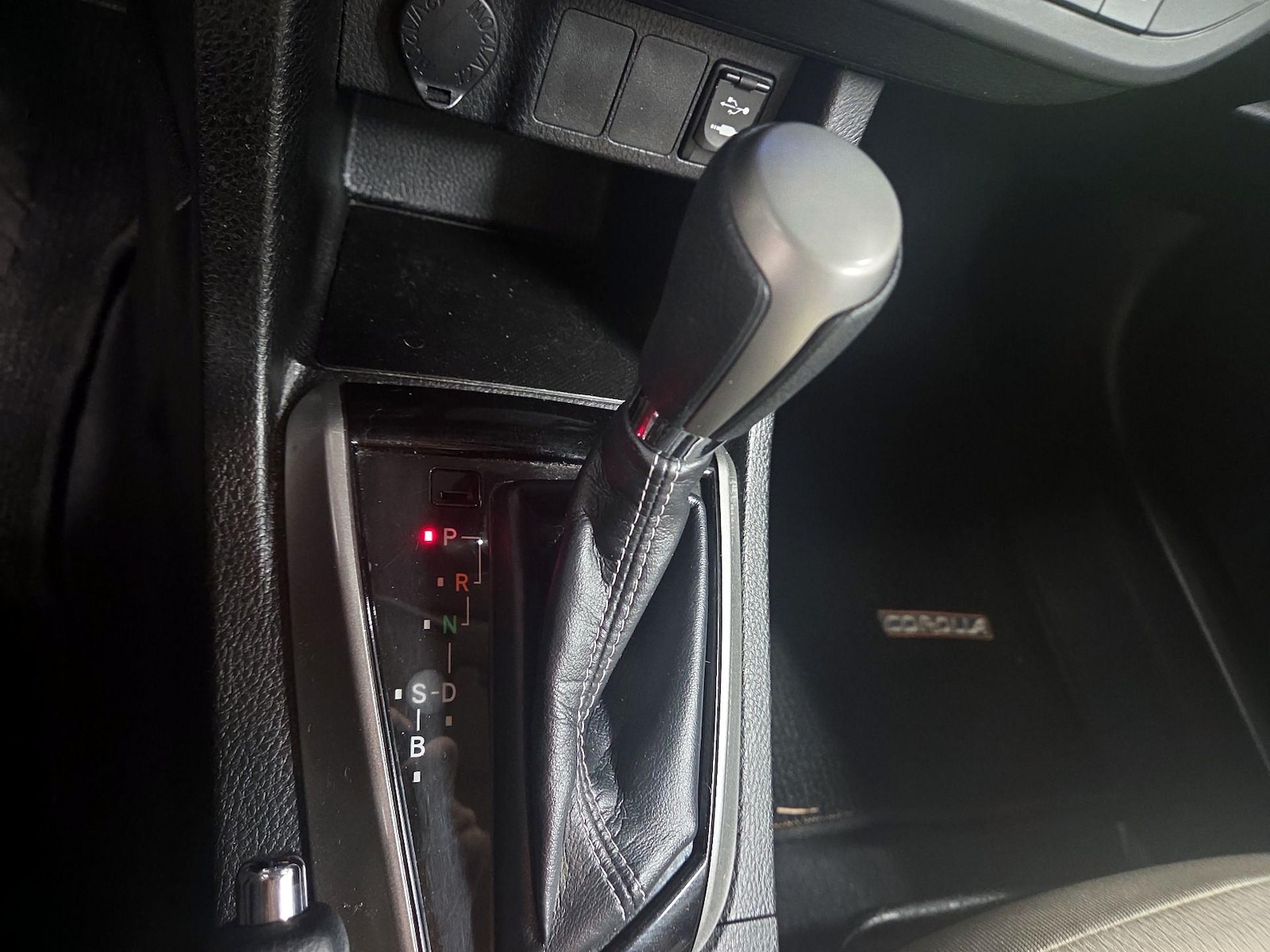 2014 Toyota Corolla LE - Photo 17