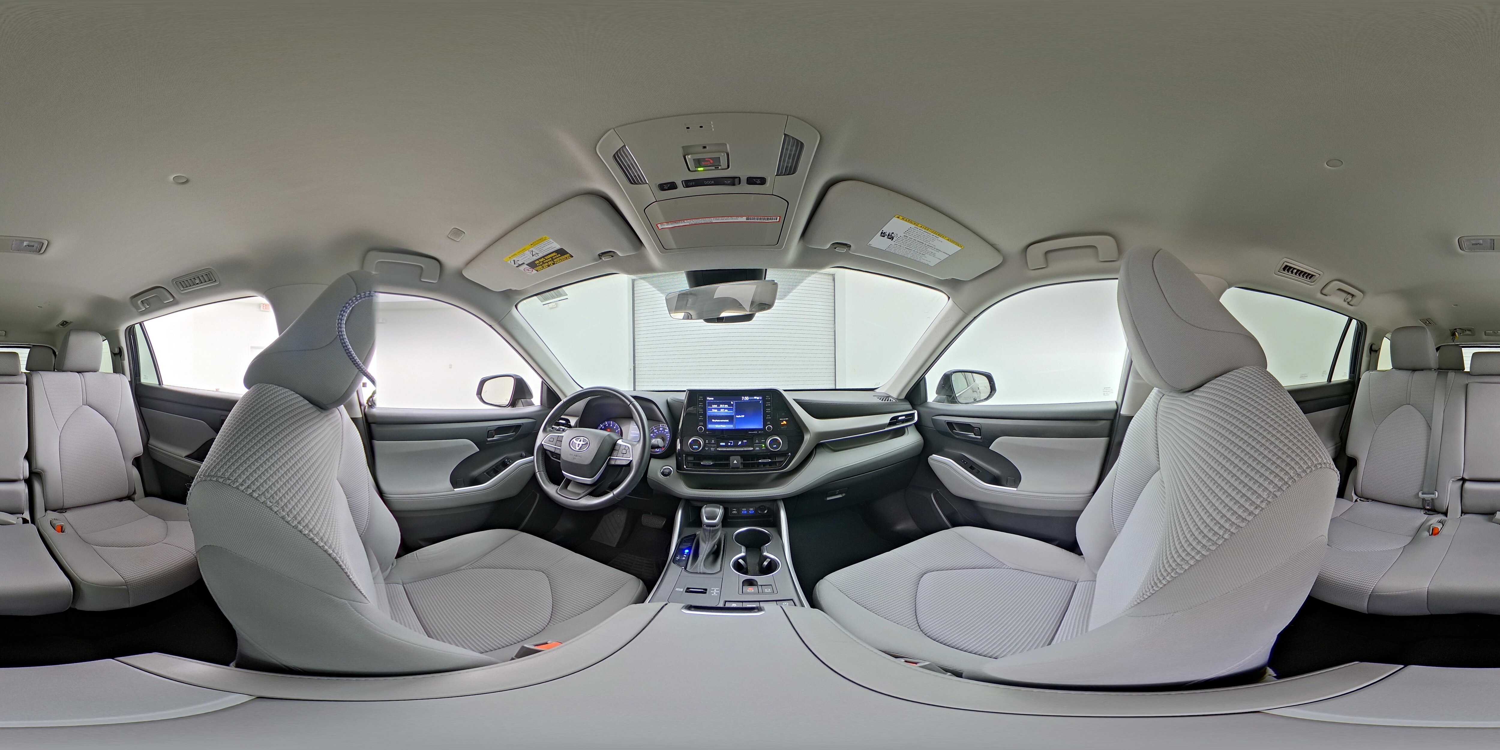 2022 Toyota Highlander LE - Photo 26