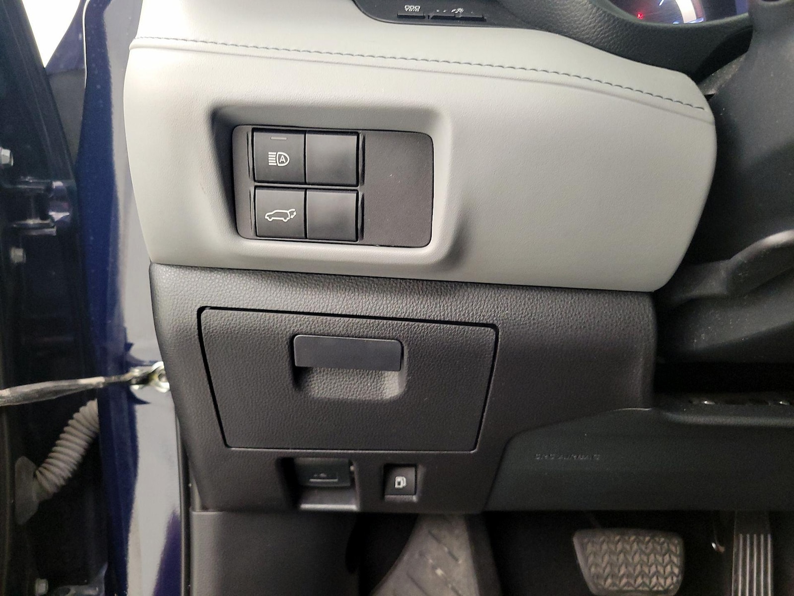 2022 Toyota Highlander LE - Photo 14