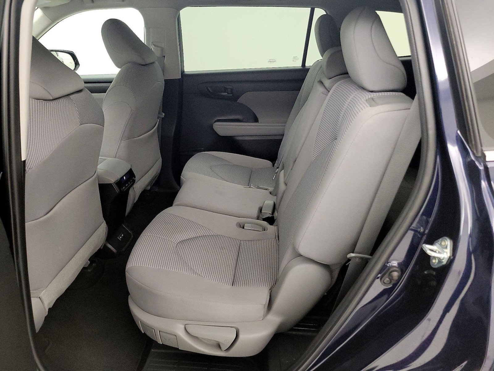2022 Toyota Highlander LE - Photo 20