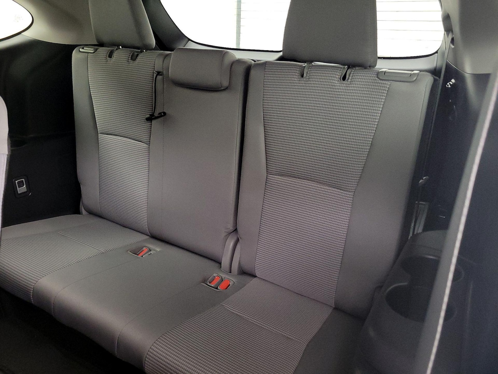 2022 Toyota Highlander LE - Photo 21