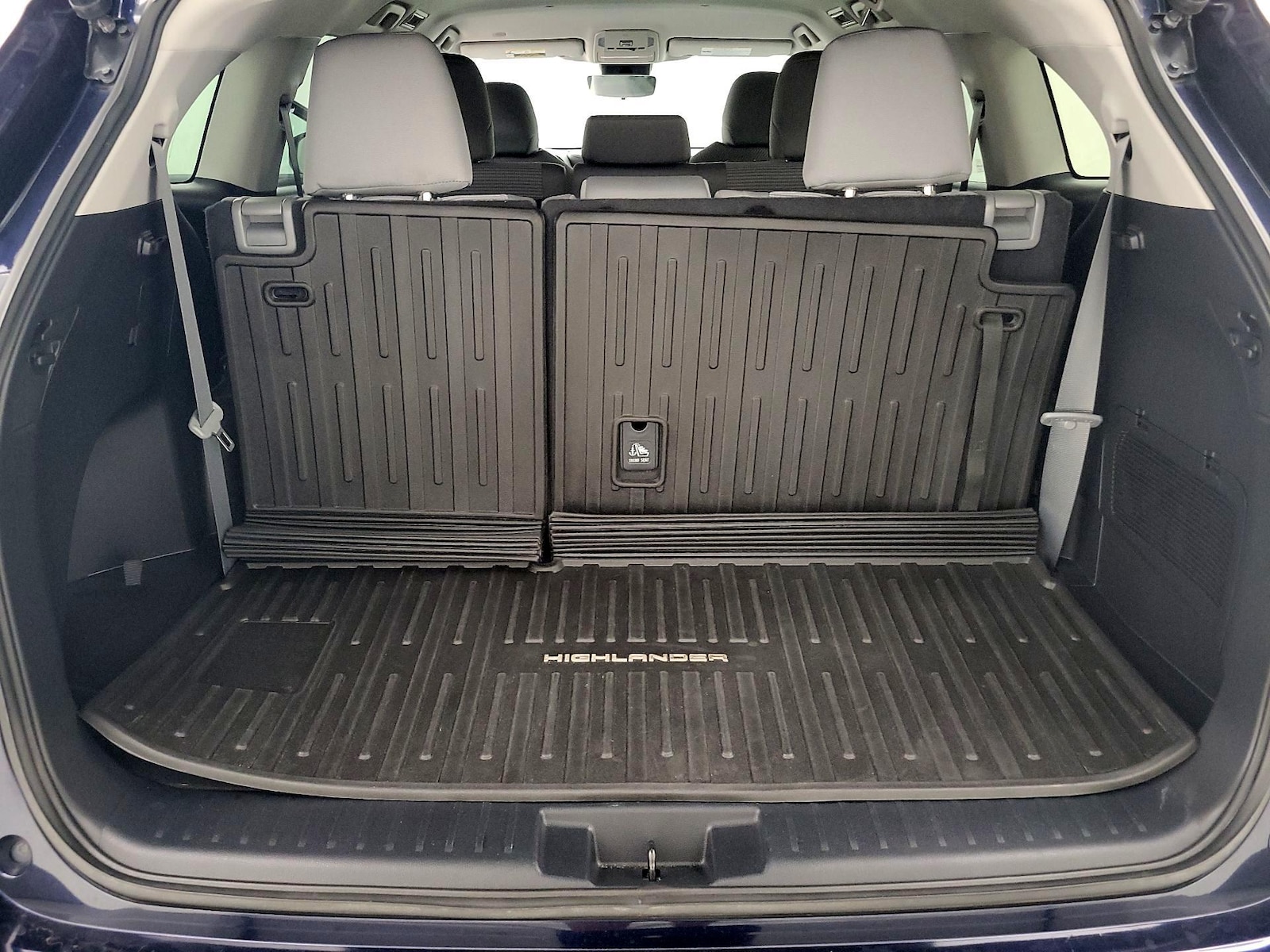 2022 Toyota Highlander LE - Photo 22