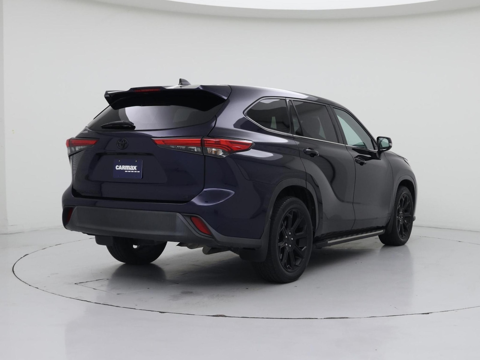2022 Toyota Highlander LE - Photo 9