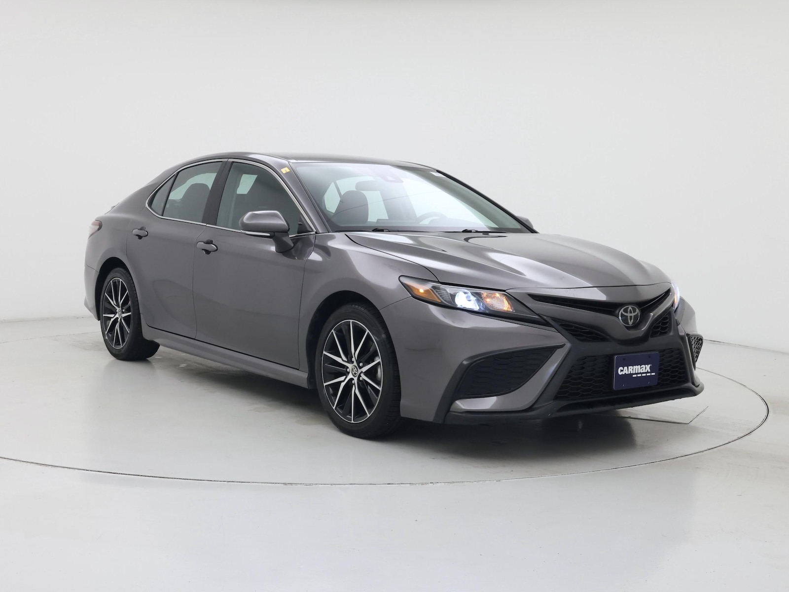 2023 Toyota Camry SE - Photo 2