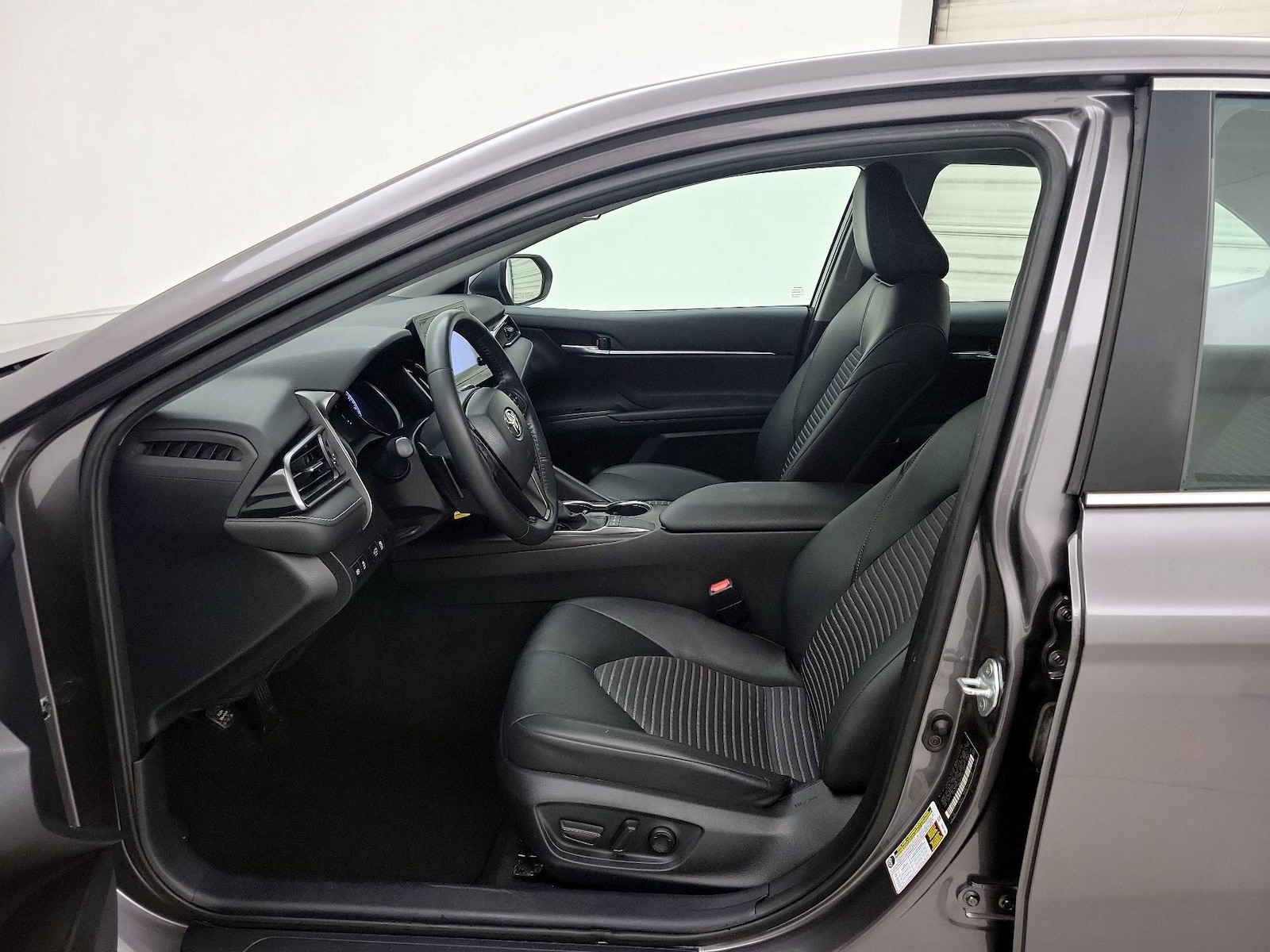 2023 Toyota Camry SE - Photo 12