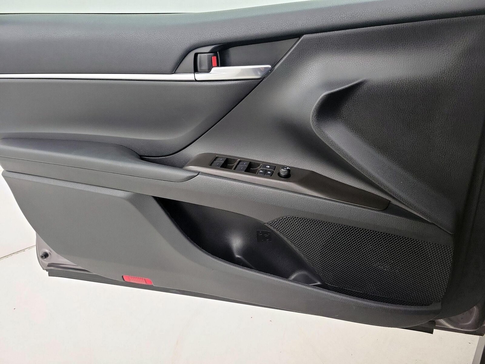 2023 Toyota Camry SE - Photo 13