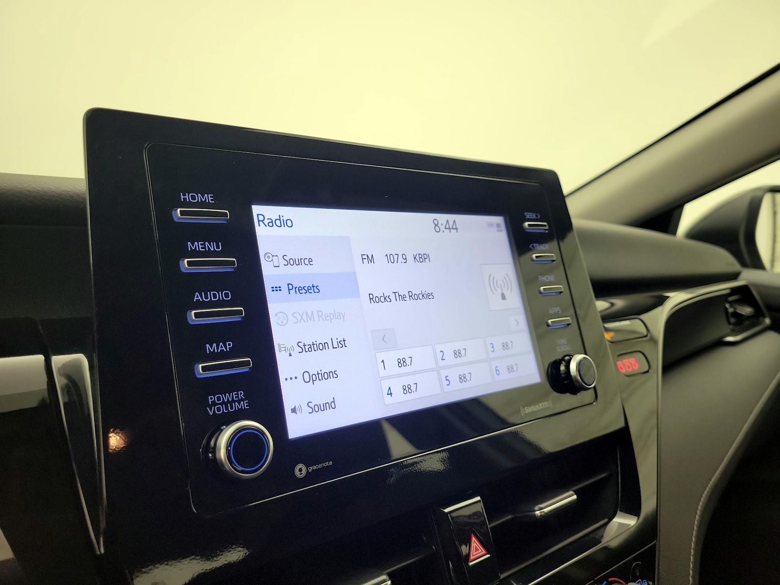2023 Toyota Camry SE - Photo 17