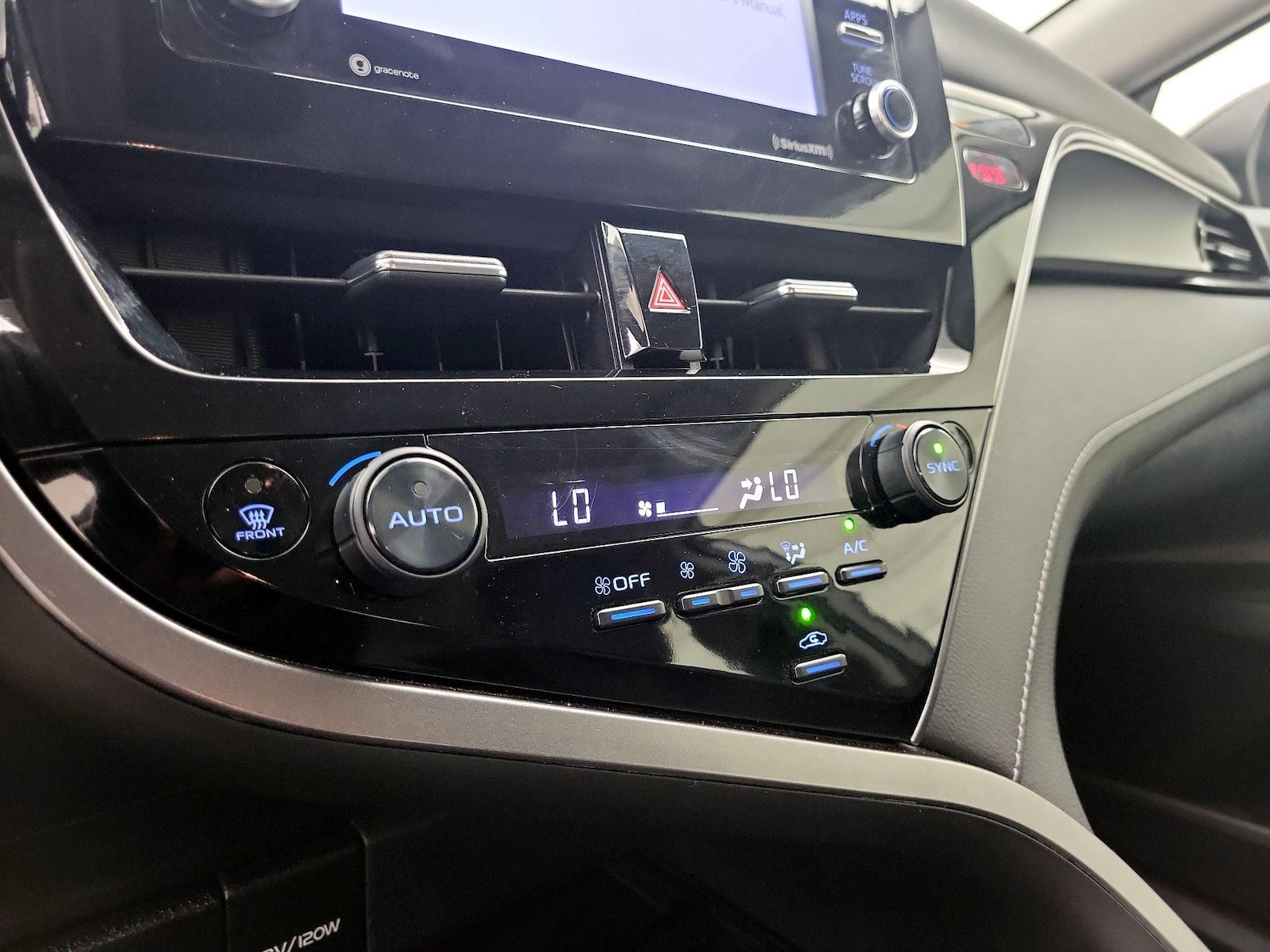 2023 Toyota Camry SE - Photo 18