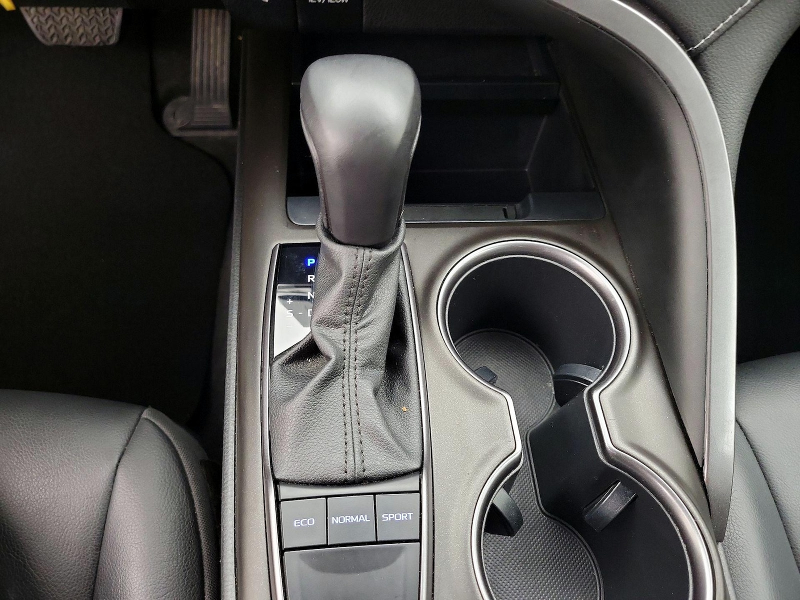2023 Toyota Camry SE - Photo 19