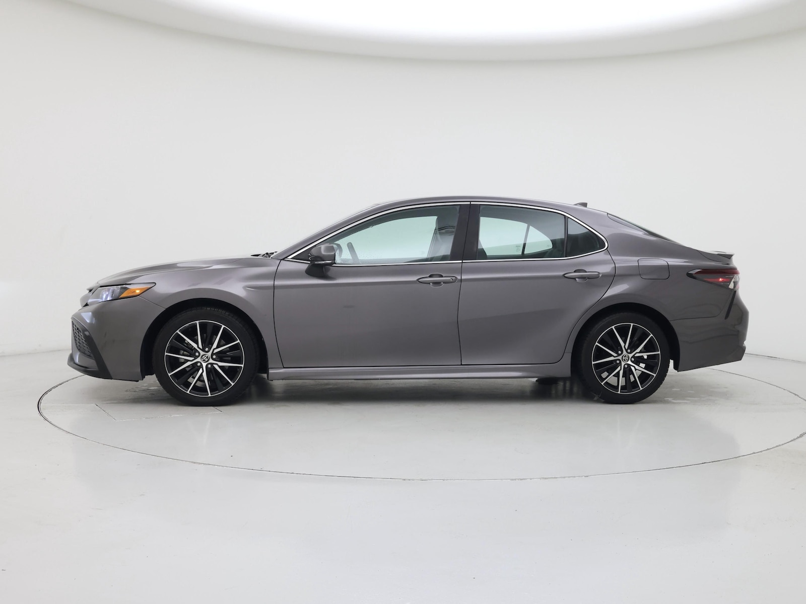 2023 Toyota Camry SE - Photo 4